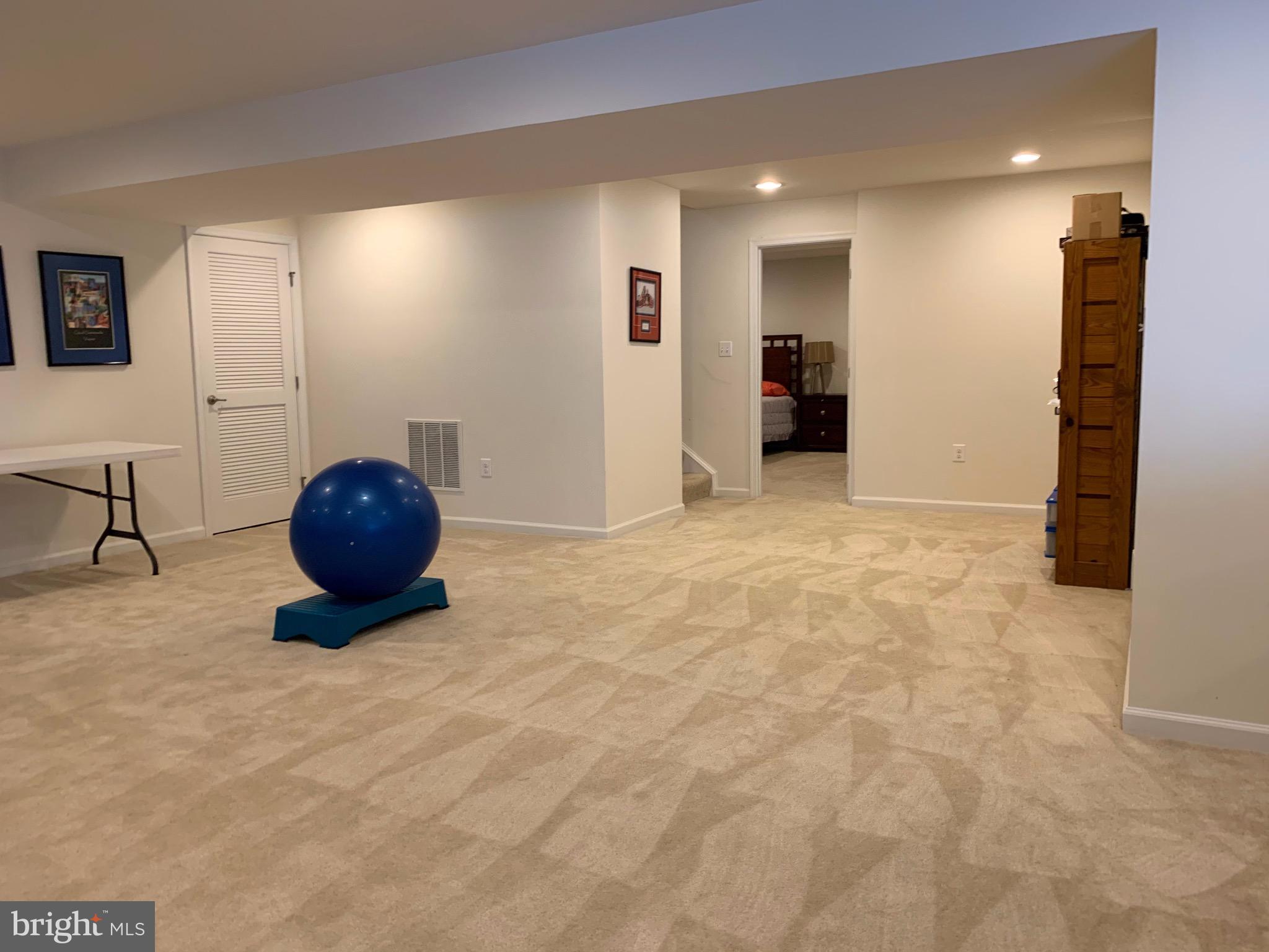 SEVEN HILLS - Residential Lease