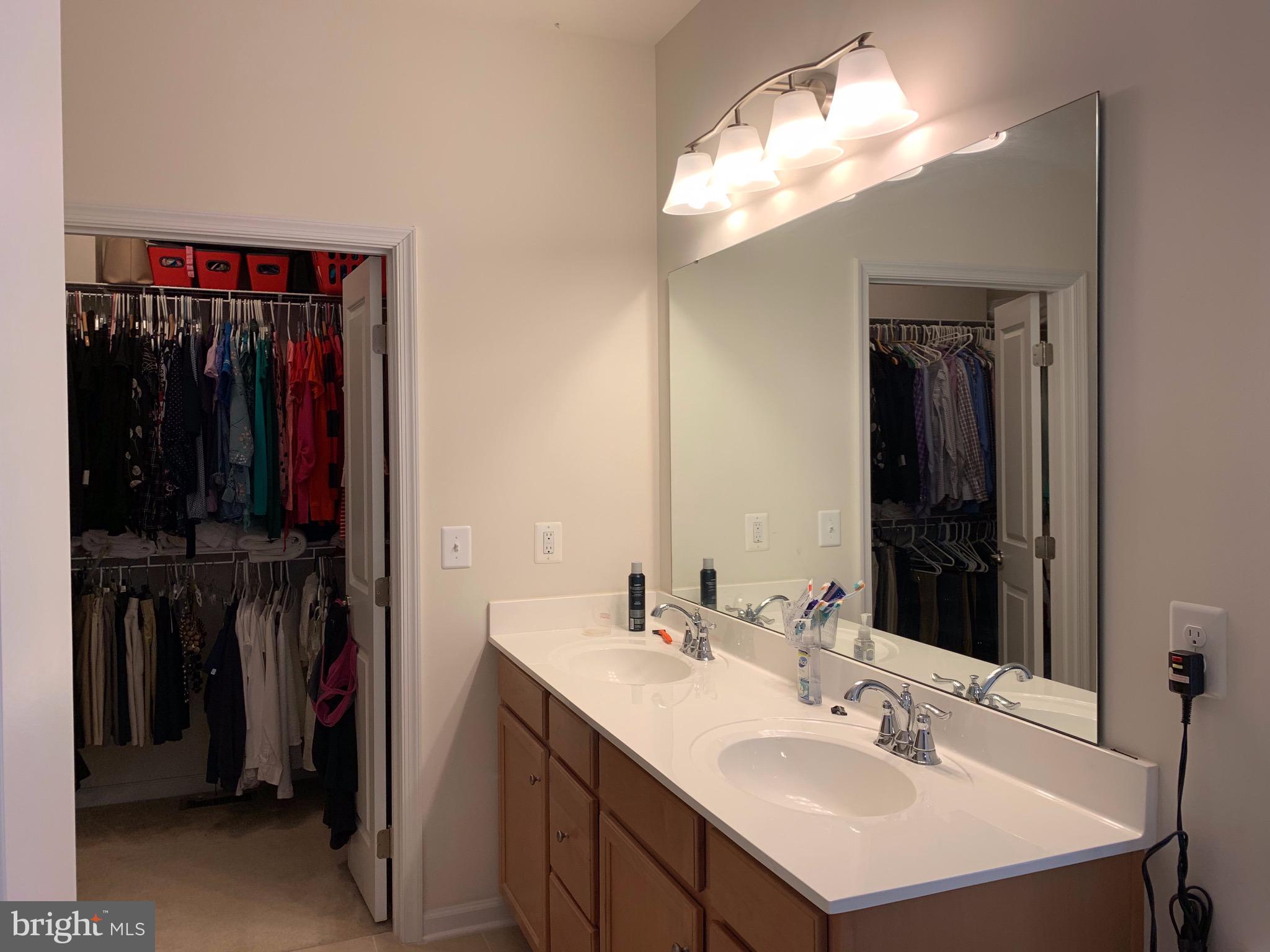 SEVEN HILLS - Residential Lease