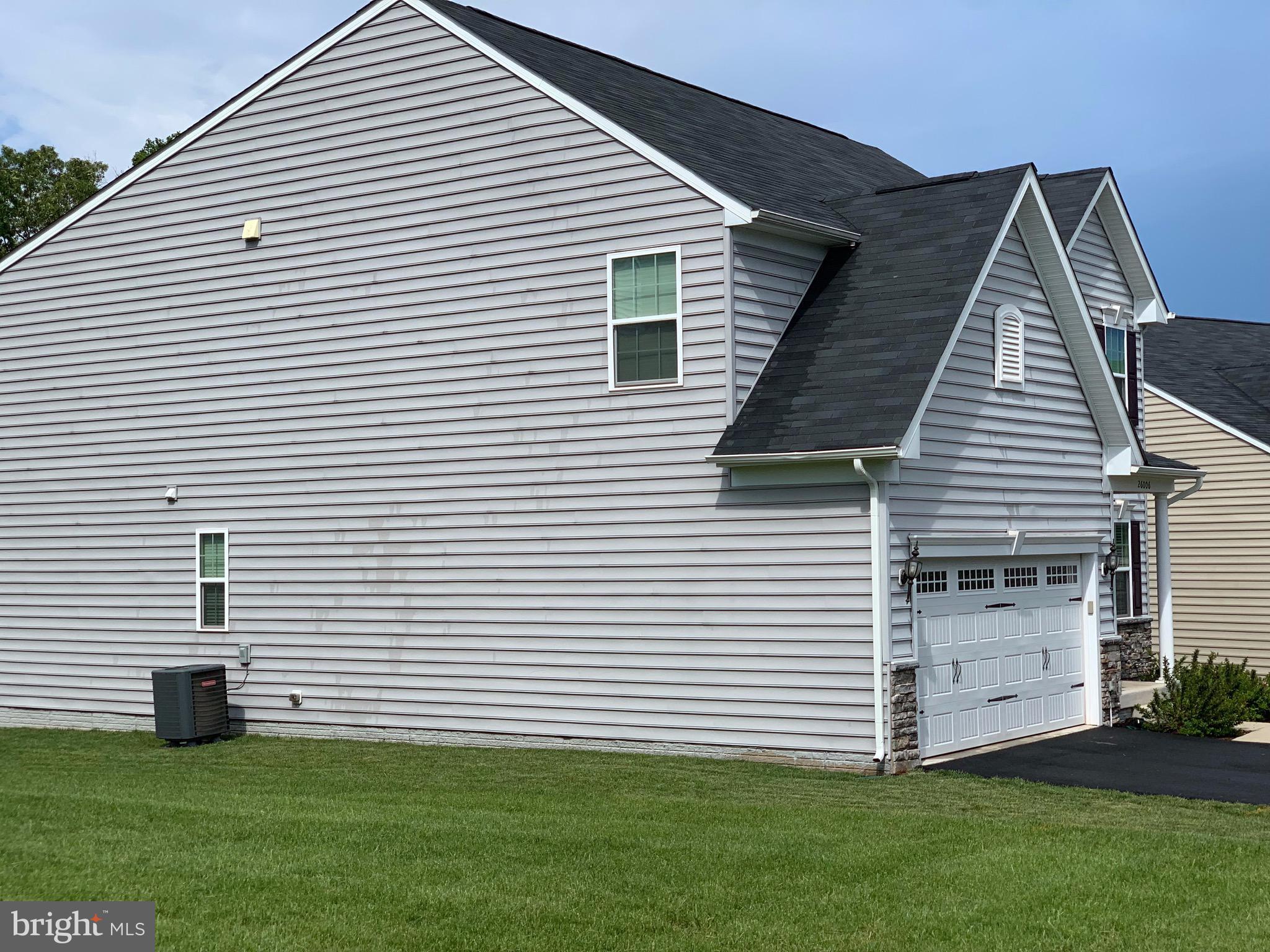 SEVEN HILLS - Residential Lease