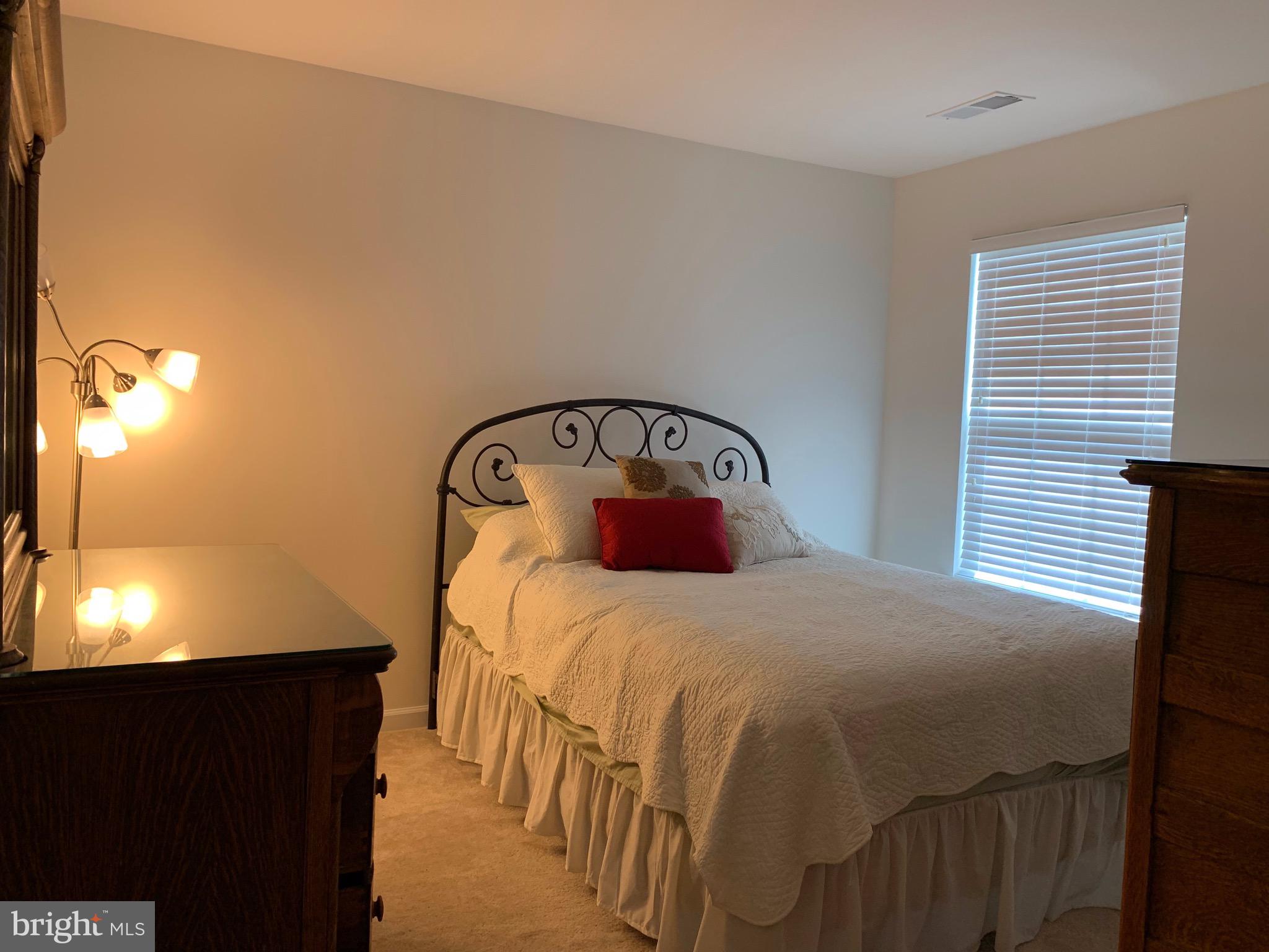 SEVEN HILLS - Residential Lease