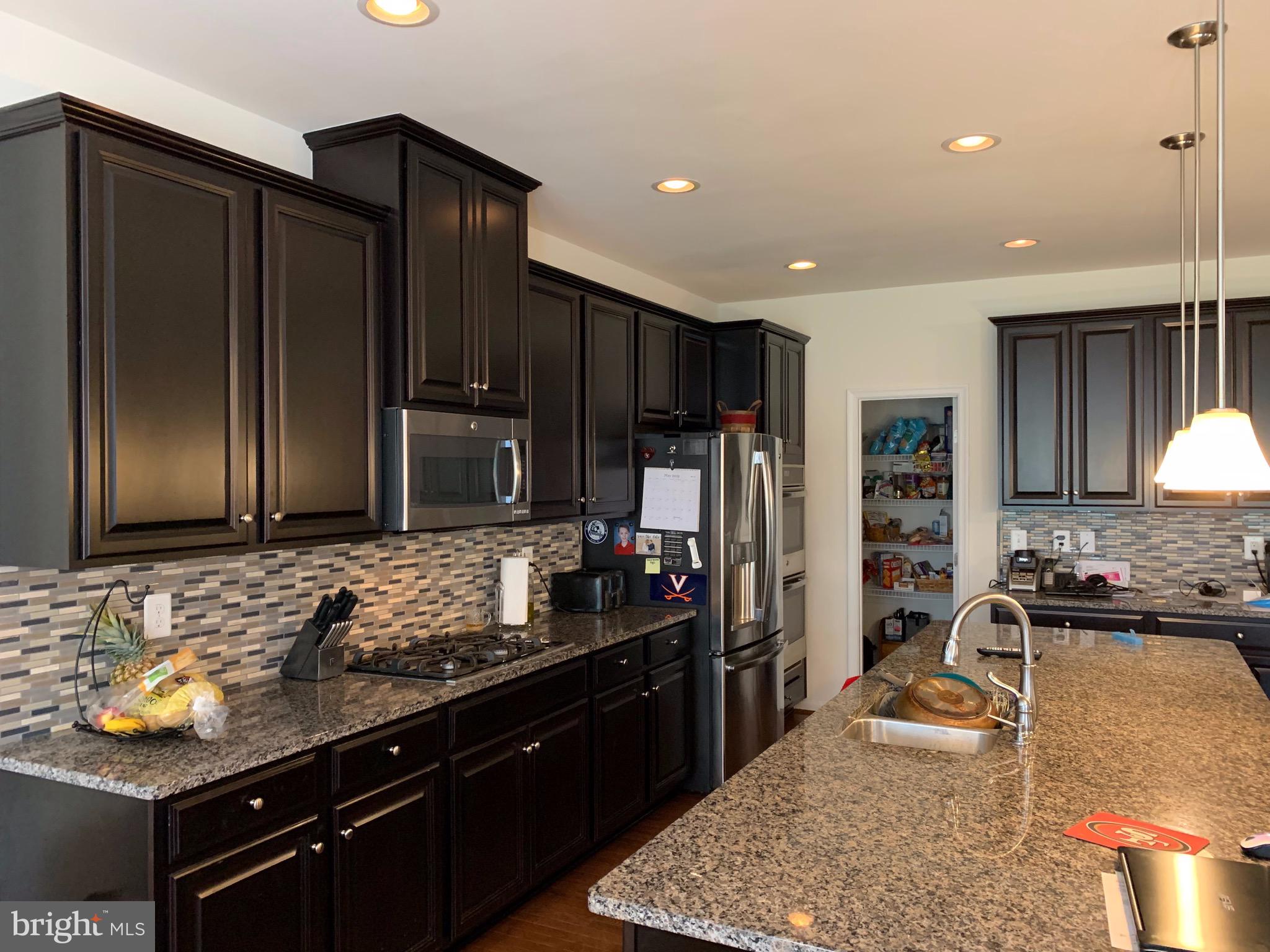 SEVEN HILLS - Residential Lease