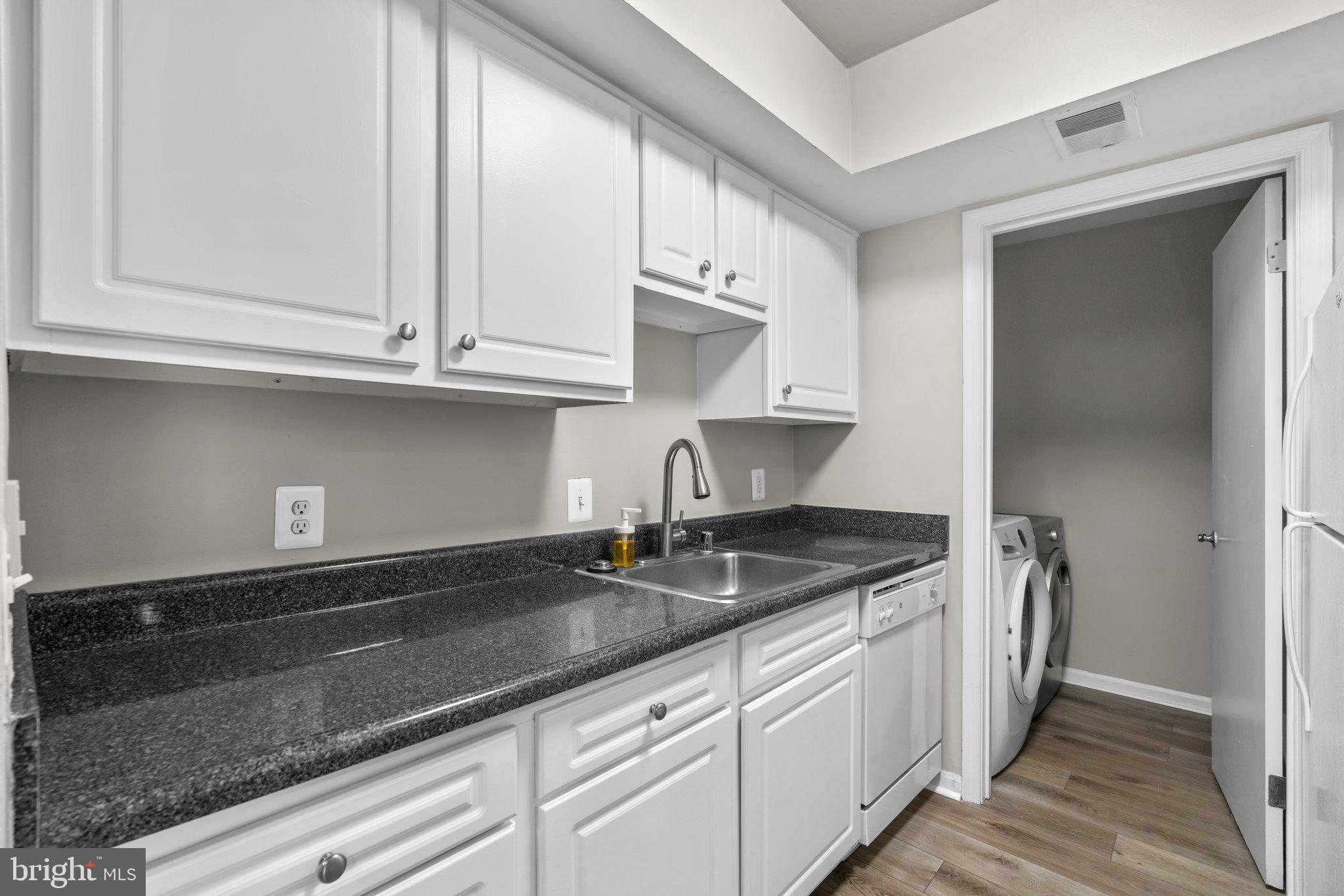 FLOWER HILL - Residential Lease