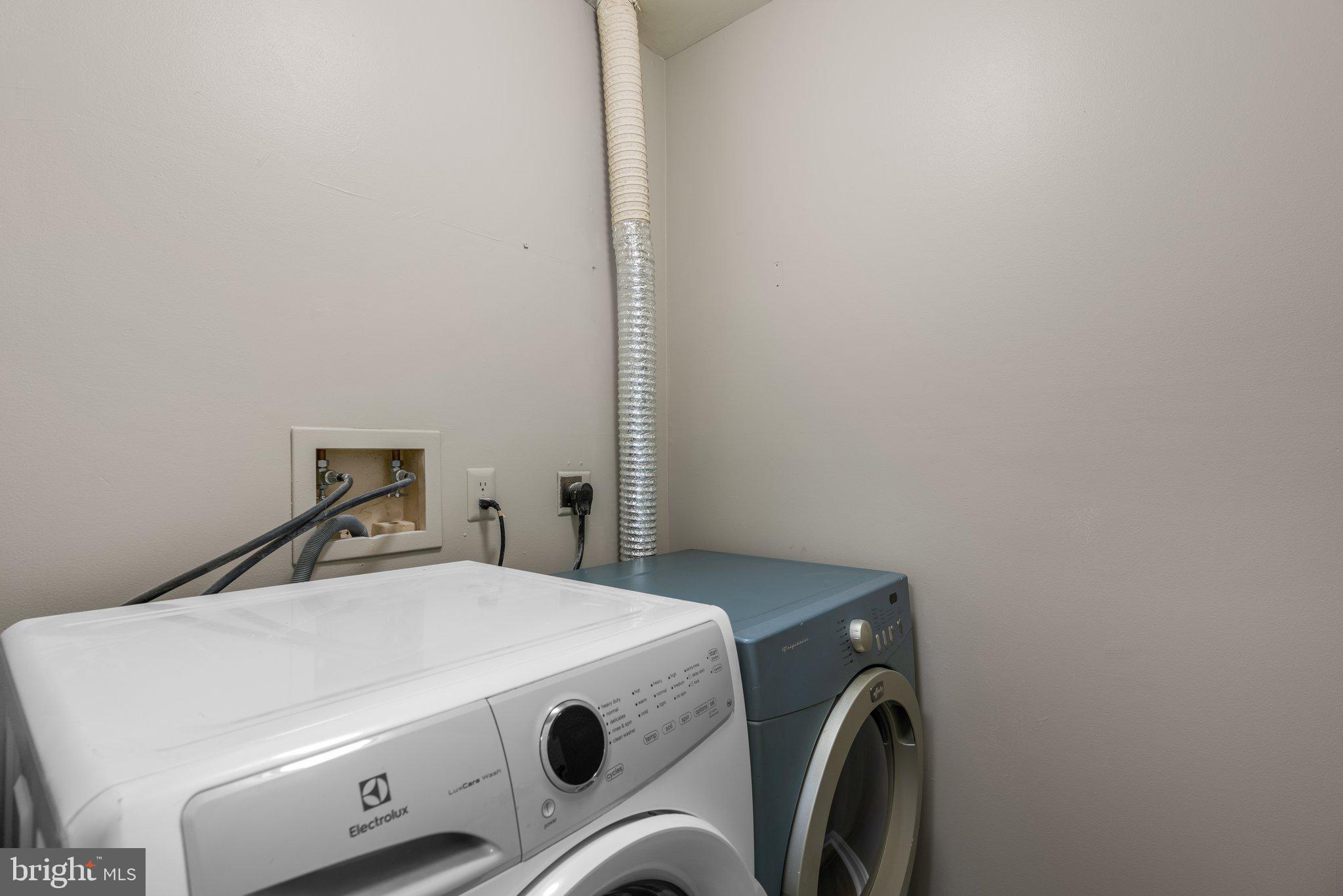 FLOWER HILL - Residential Lease