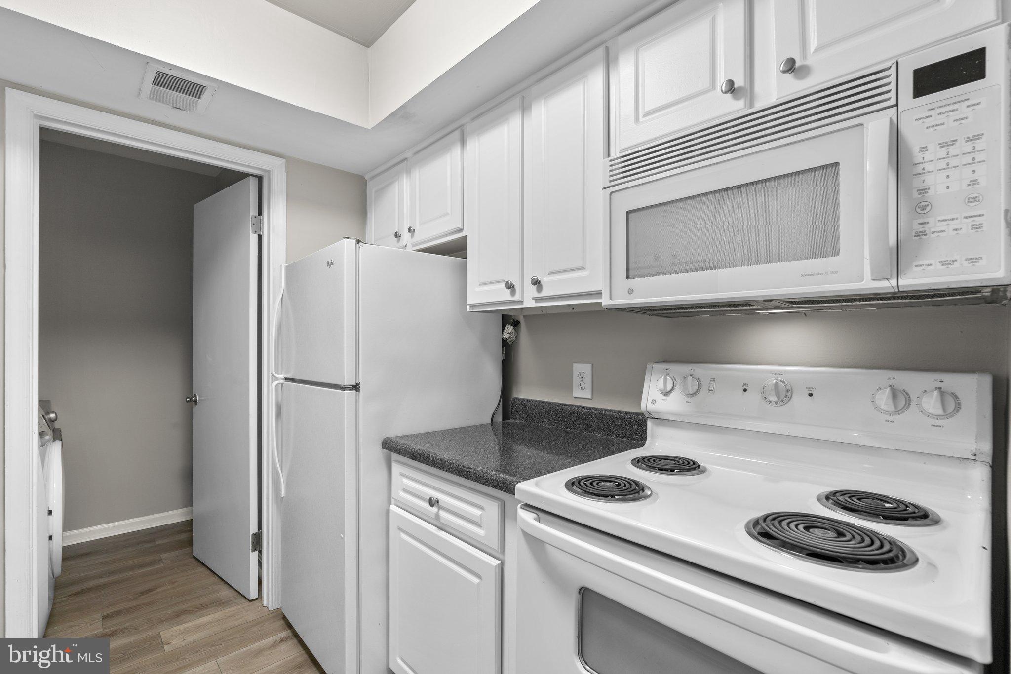 FLOWER HILL - Residential Lease