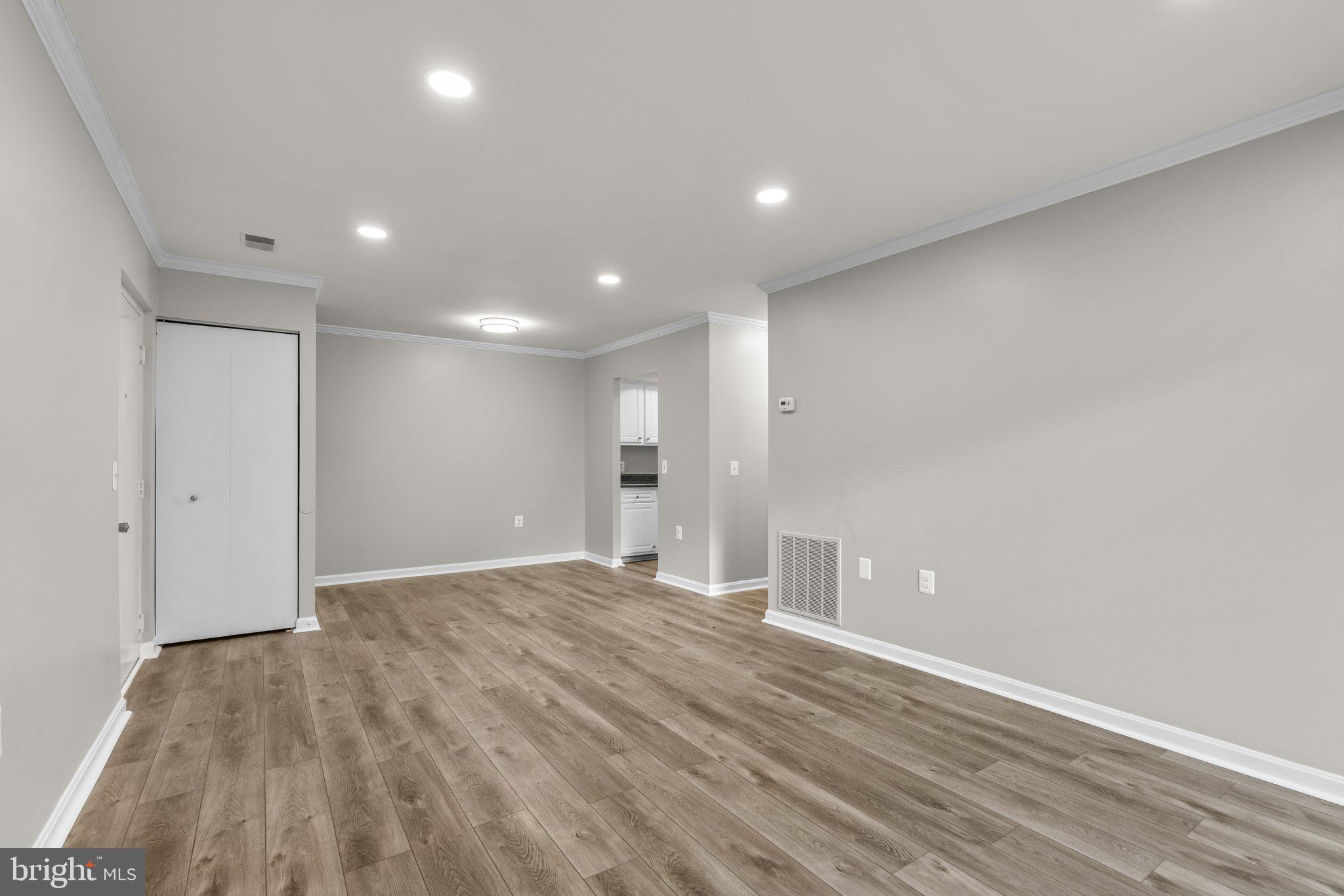 FLOWER HILL - Residential Lease