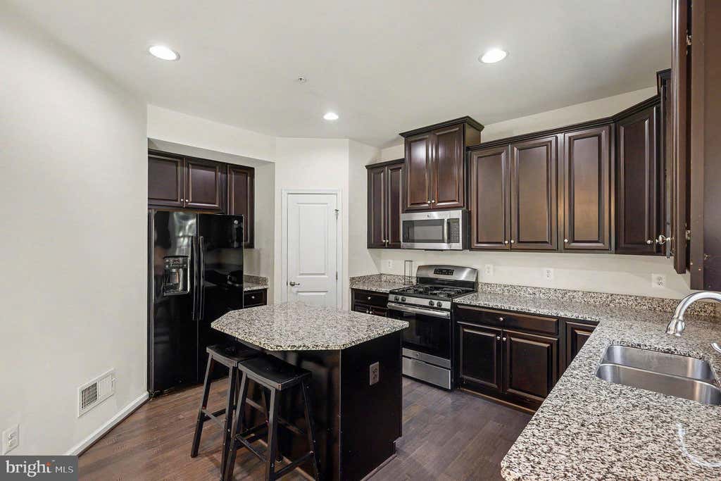 Photo of 1024 Cook Drive SE, WASHINGTON, DC 20032 (MLS # DCDC2259058)