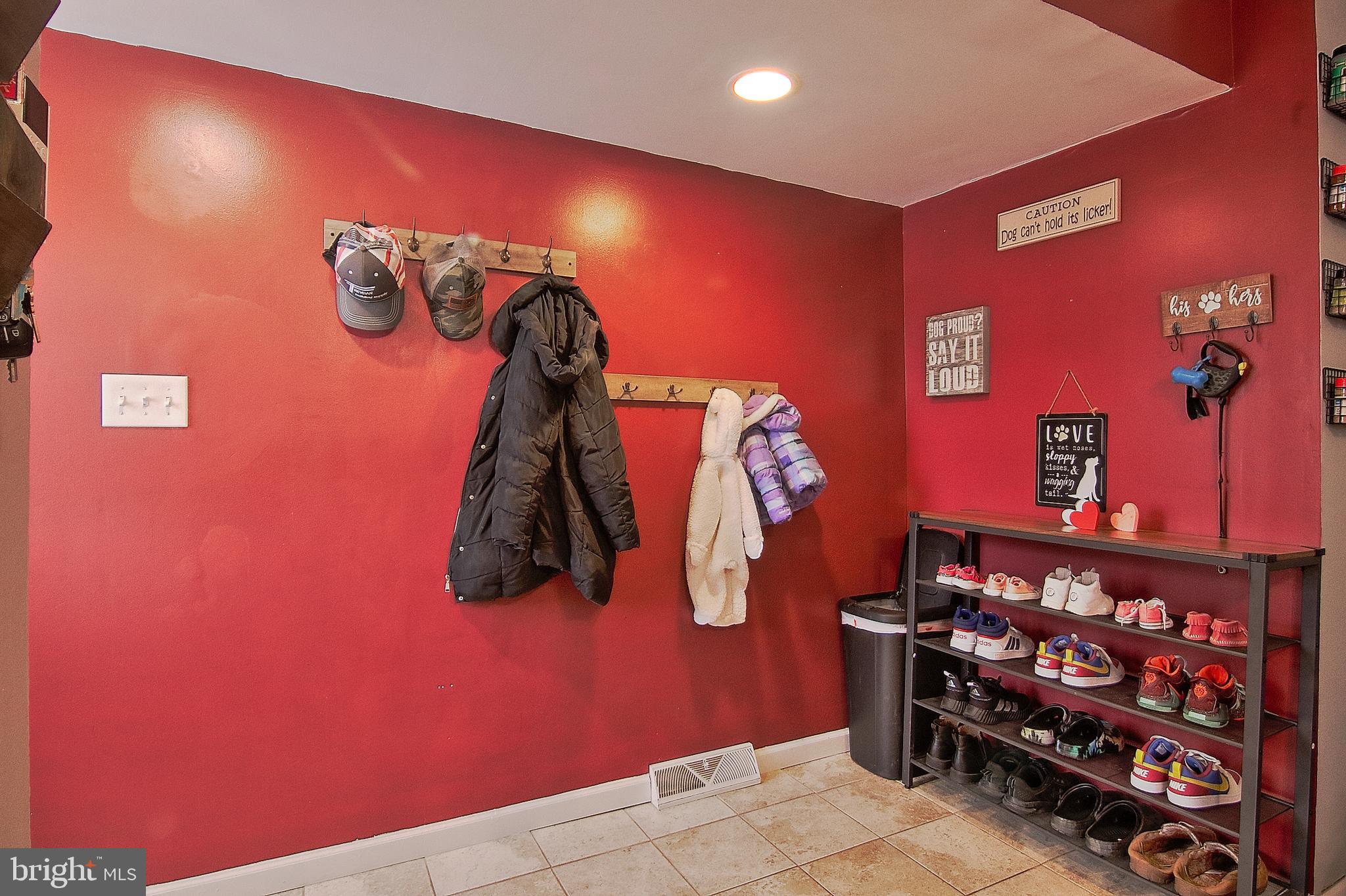 SANATOGA VIL - Residential