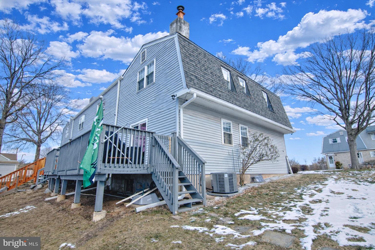 SANATOGA VIL - Residential