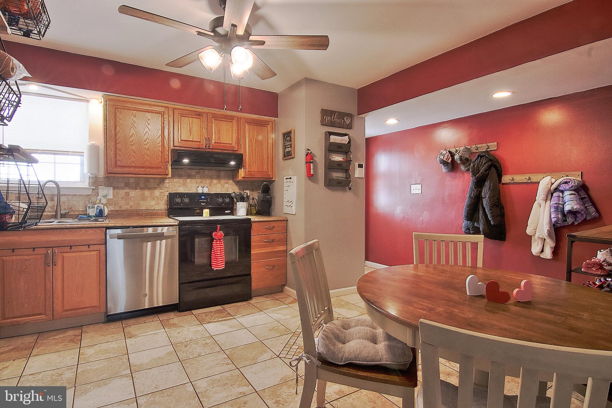 SANATOGA VIL - Residential