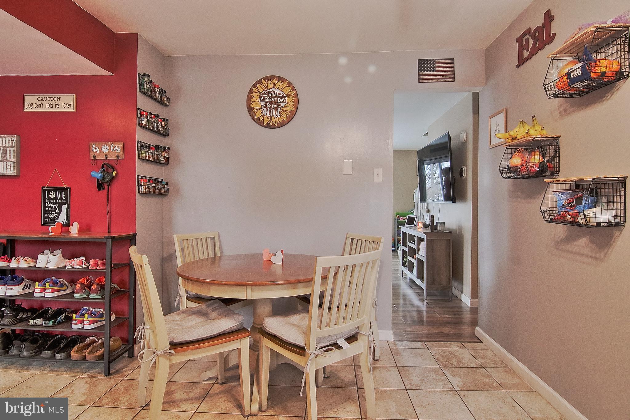 SANATOGA VIL - Residential