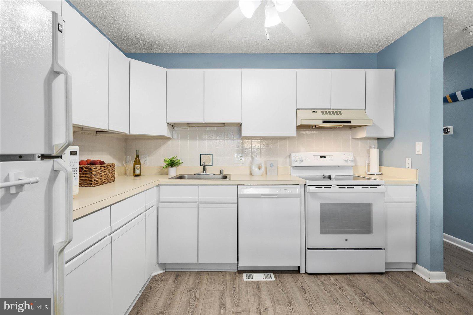 SUNSET LANDING - Residential