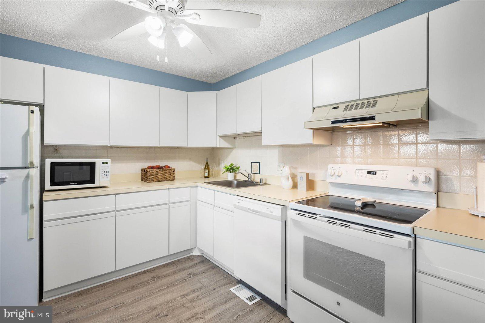 SUNSET LANDING - Residential