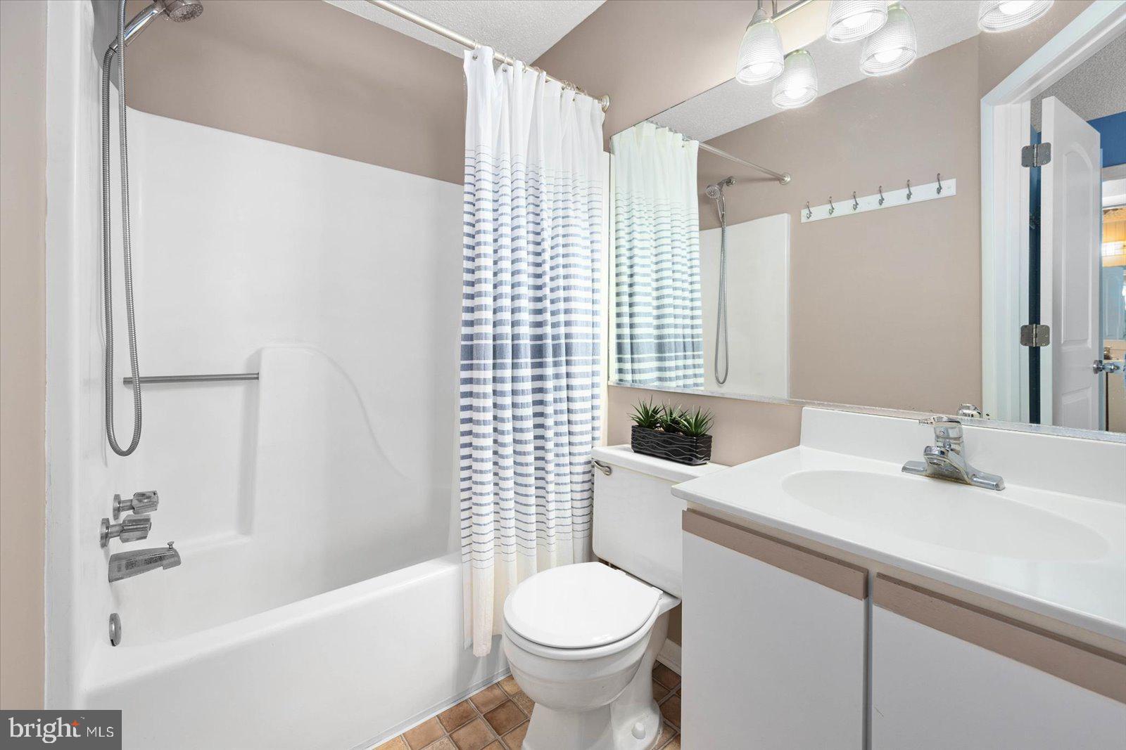 SUNSET LANDING - Residential