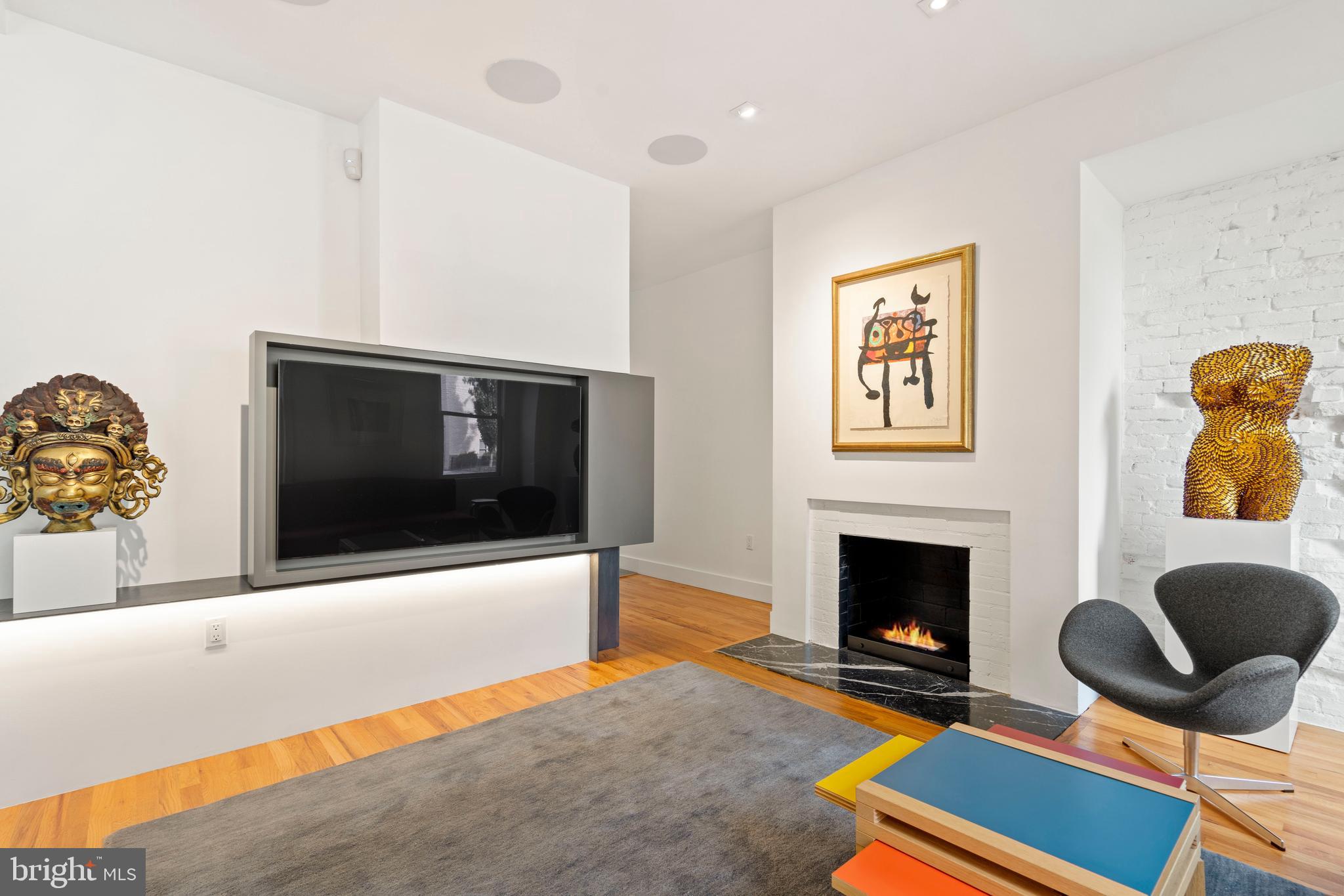CAPITOL HILL - Residential