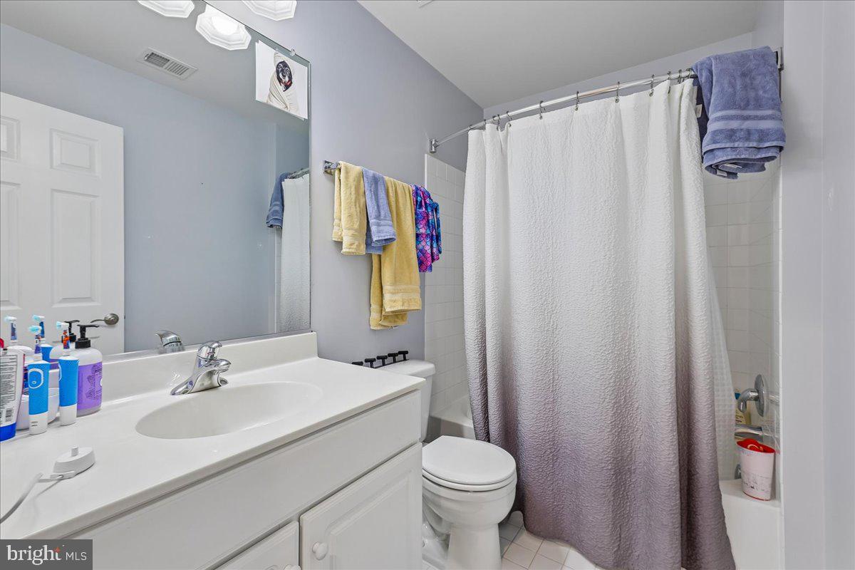 LAUREL RIDGE CROSSING - Residential