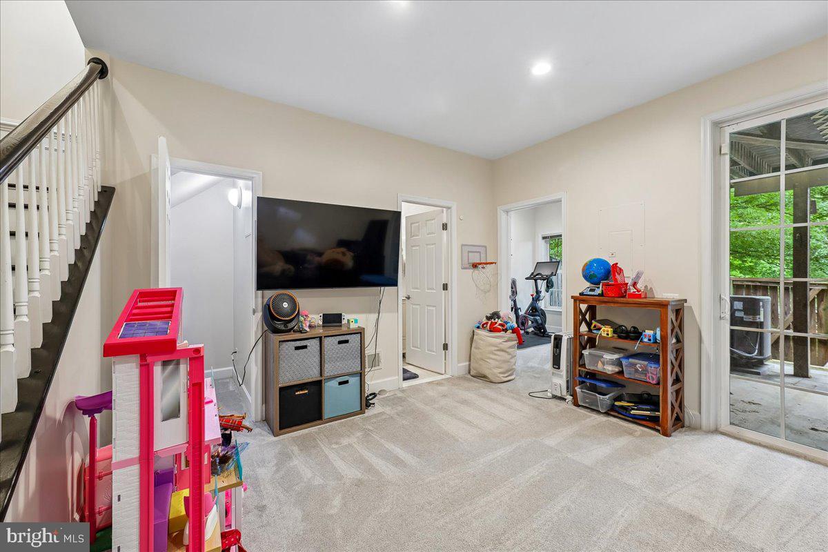 LAUREL RIDGE CROSSING - Residential