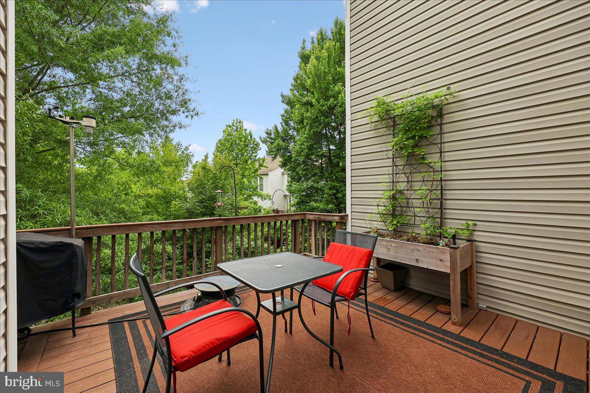 LAUREL RIDGE CROSSING - Residential