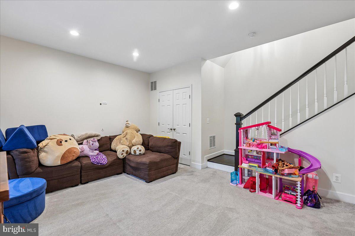 LAUREL RIDGE CROSSING - Residential