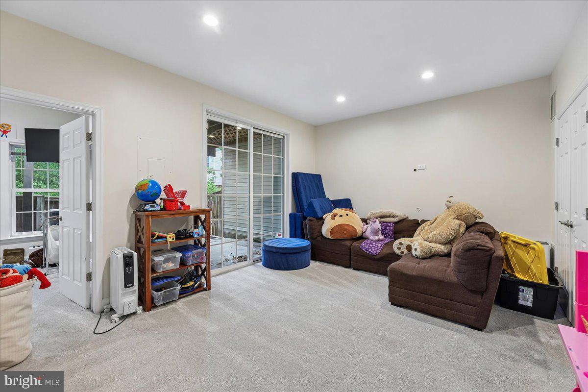 LAUREL RIDGE CROSSING - Residential
