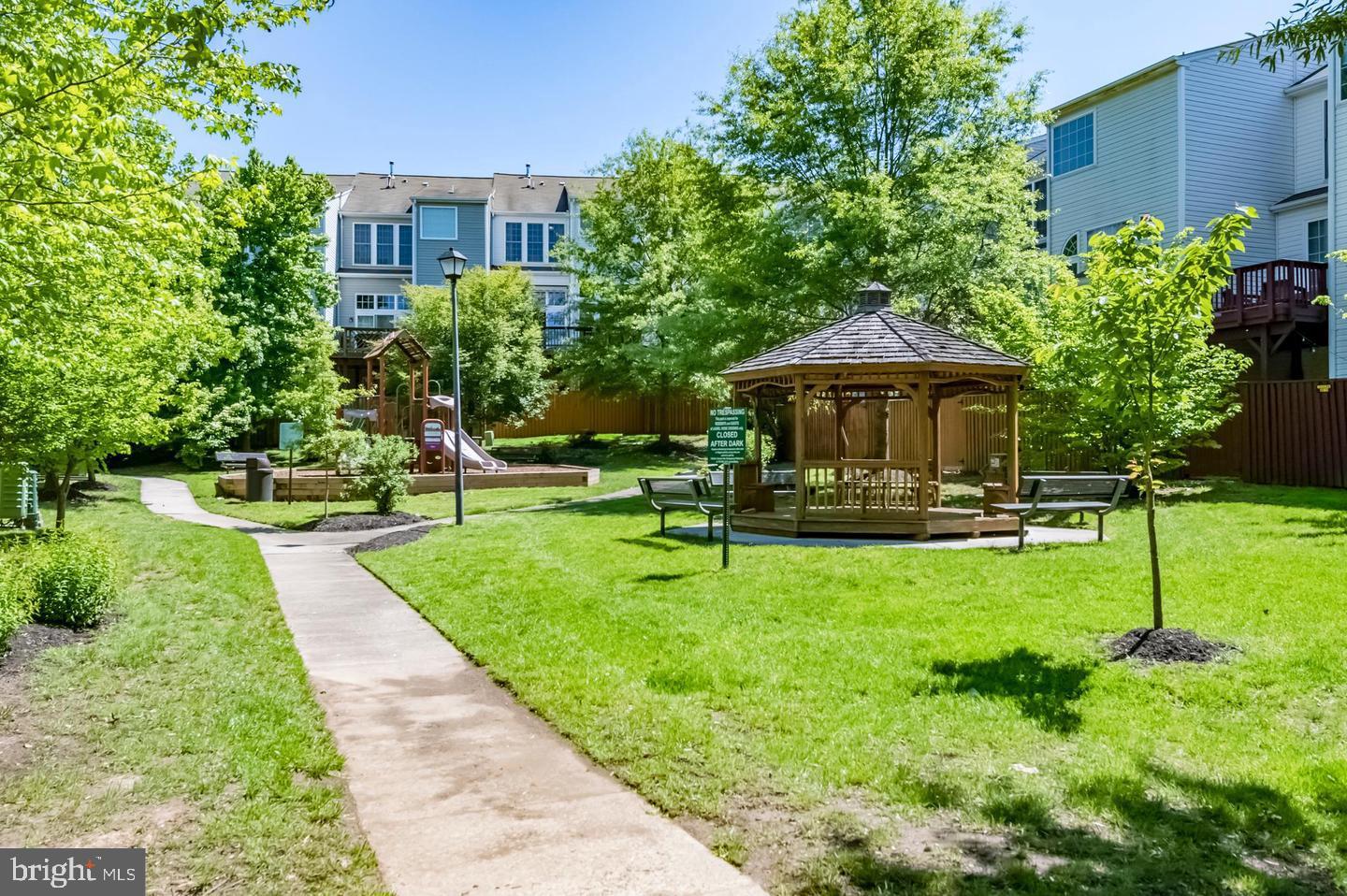 LAUREL RIDGE CROSSING - Residential