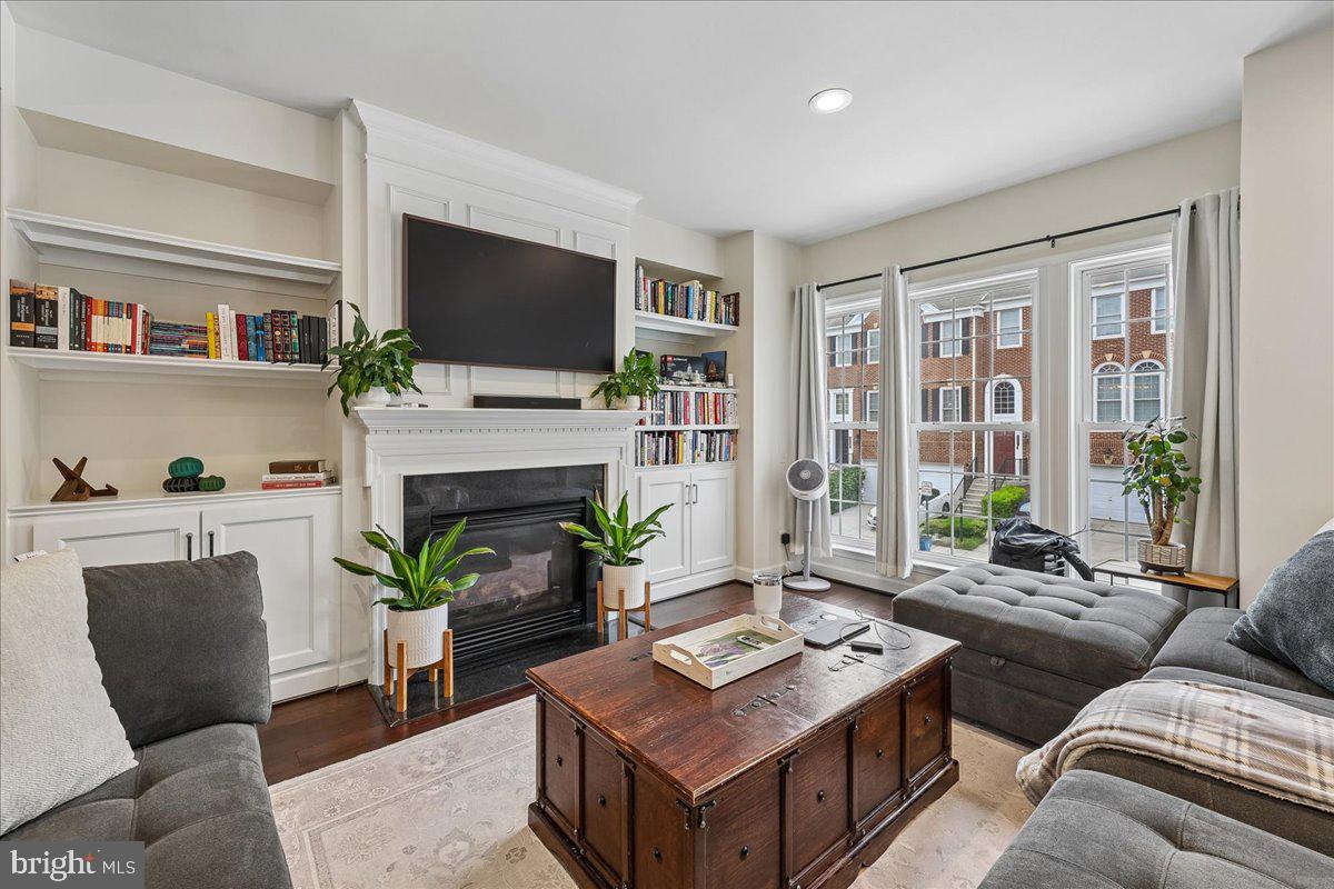 LAUREL RIDGE CROSSING - Residential