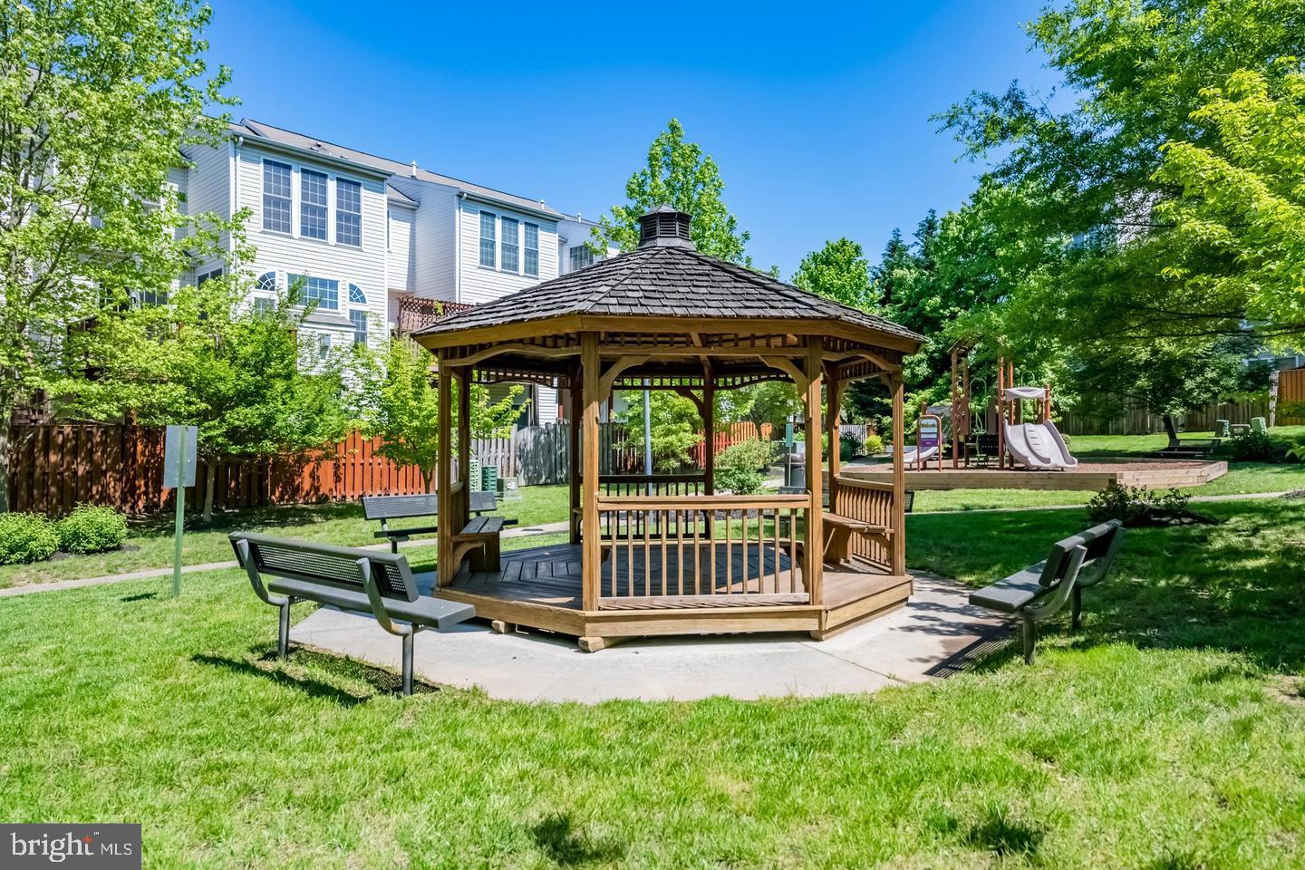 LAUREL RIDGE CROSSING - Residential