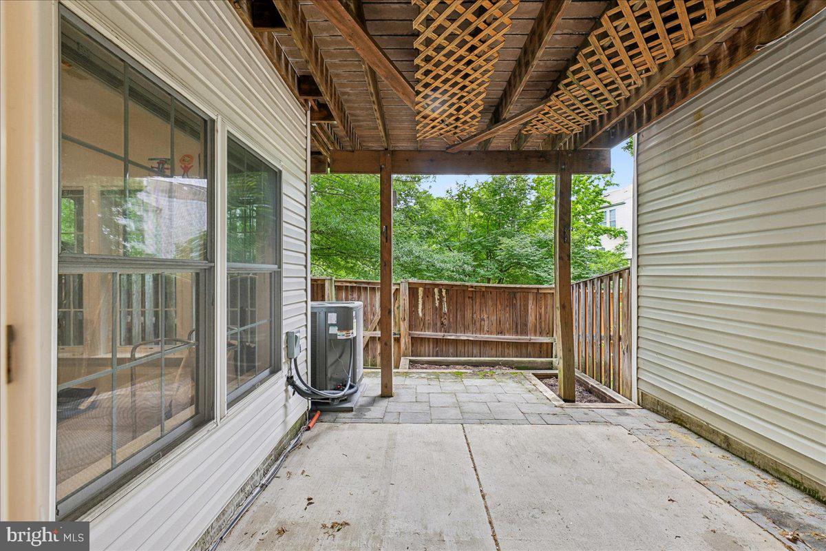 LAUREL RIDGE CROSSING - Residential