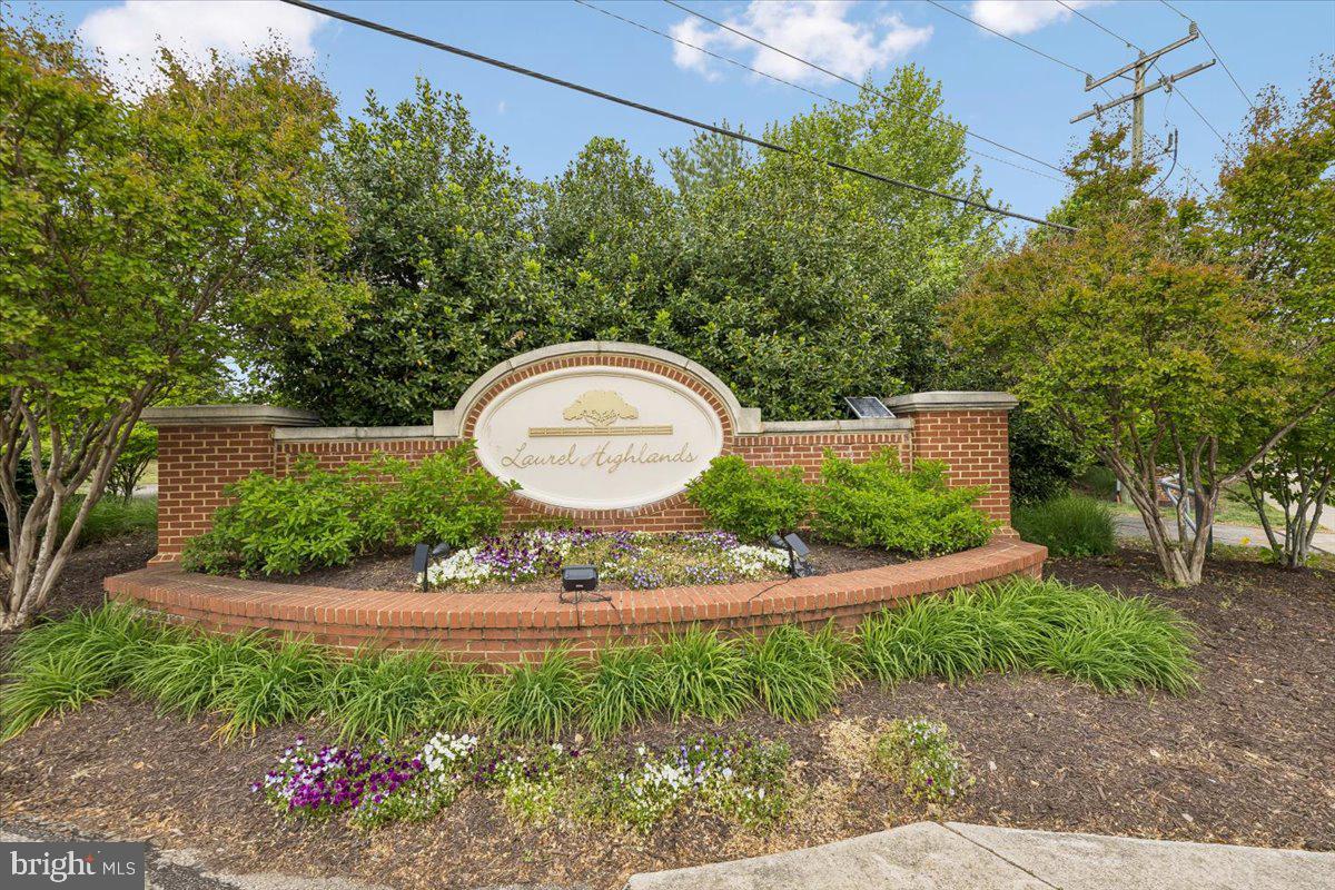 LAUREL RIDGE CROSSING - Residential