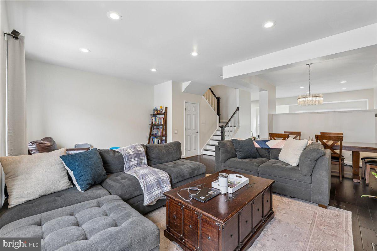 LAUREL RIDGE CROSSING - Residential
