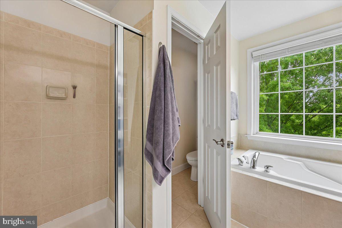 LAUREL RIDGE CROSSING - Residential