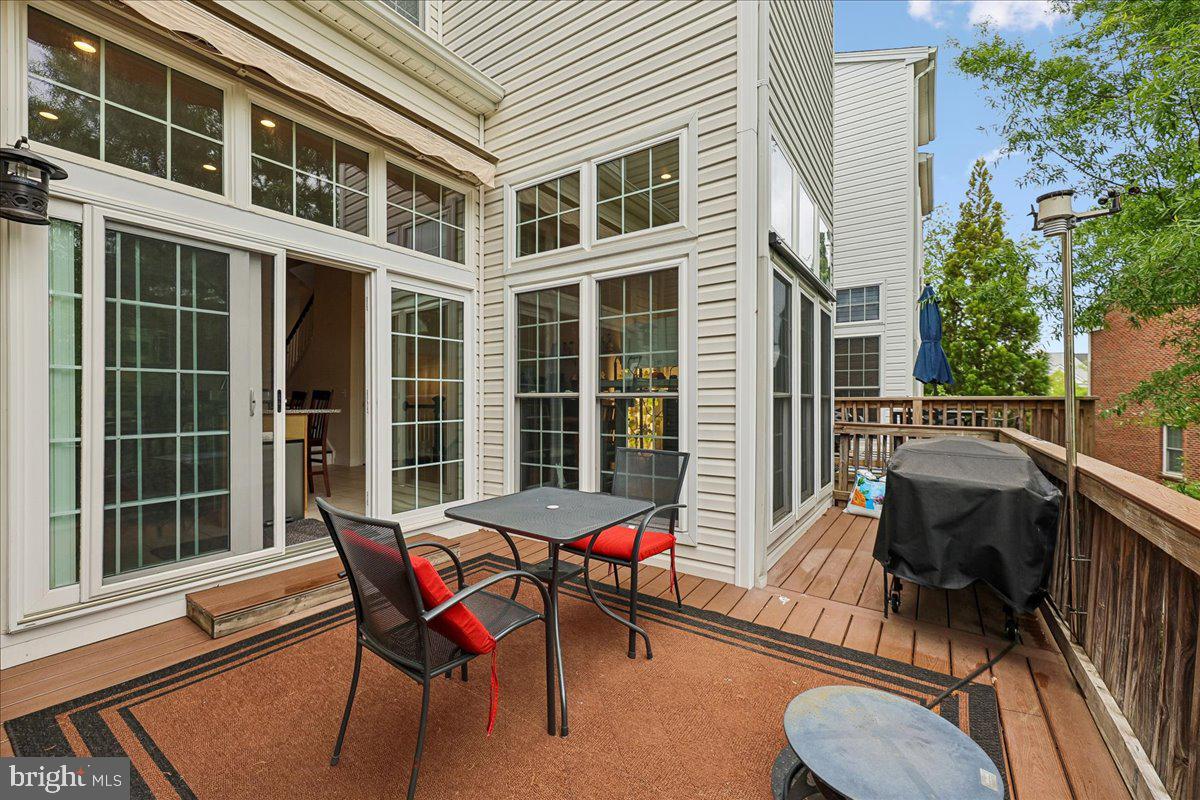LAUREL RIDGE CROSSING - Residential