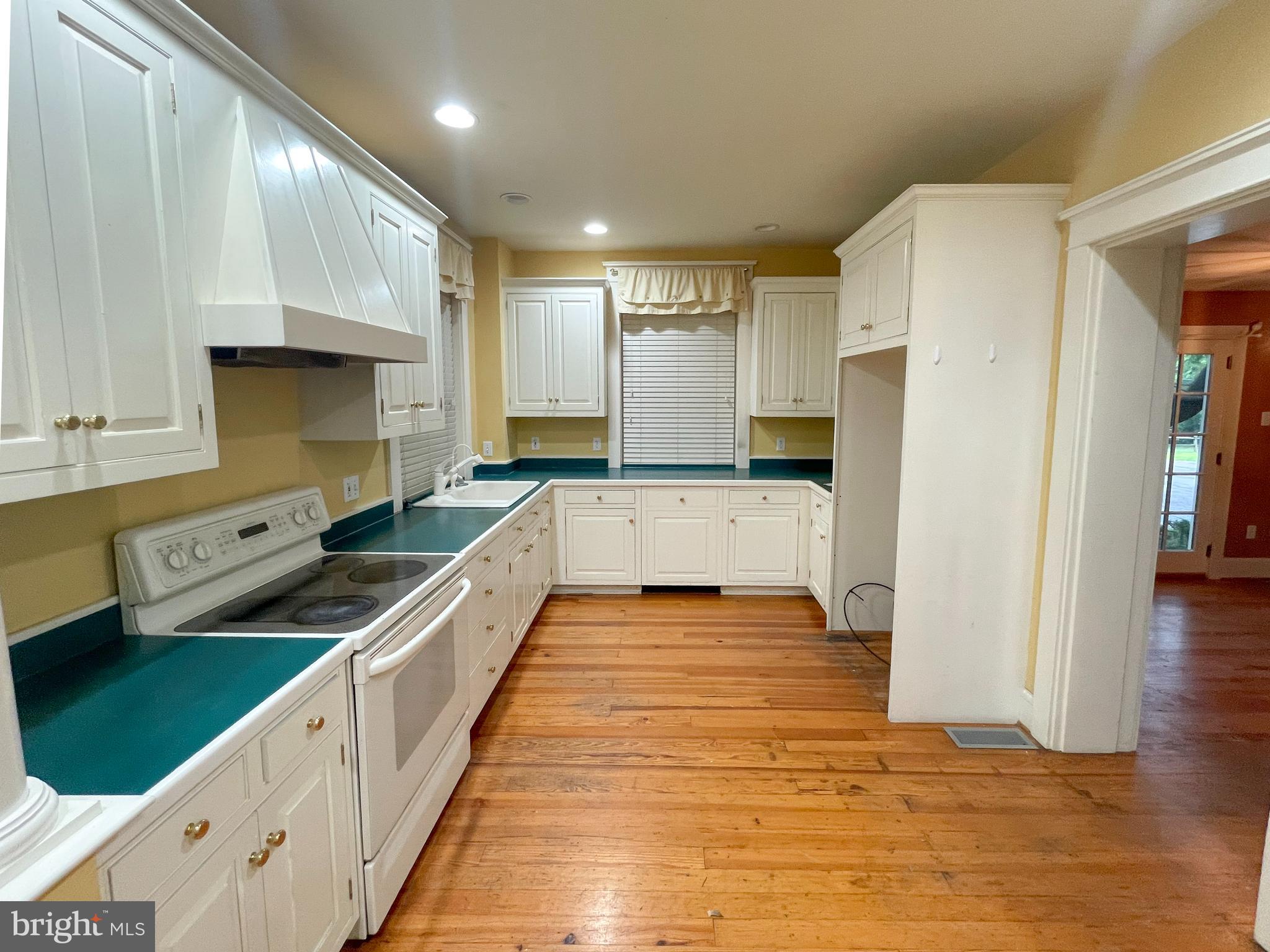 2419 LITITZ PIKE