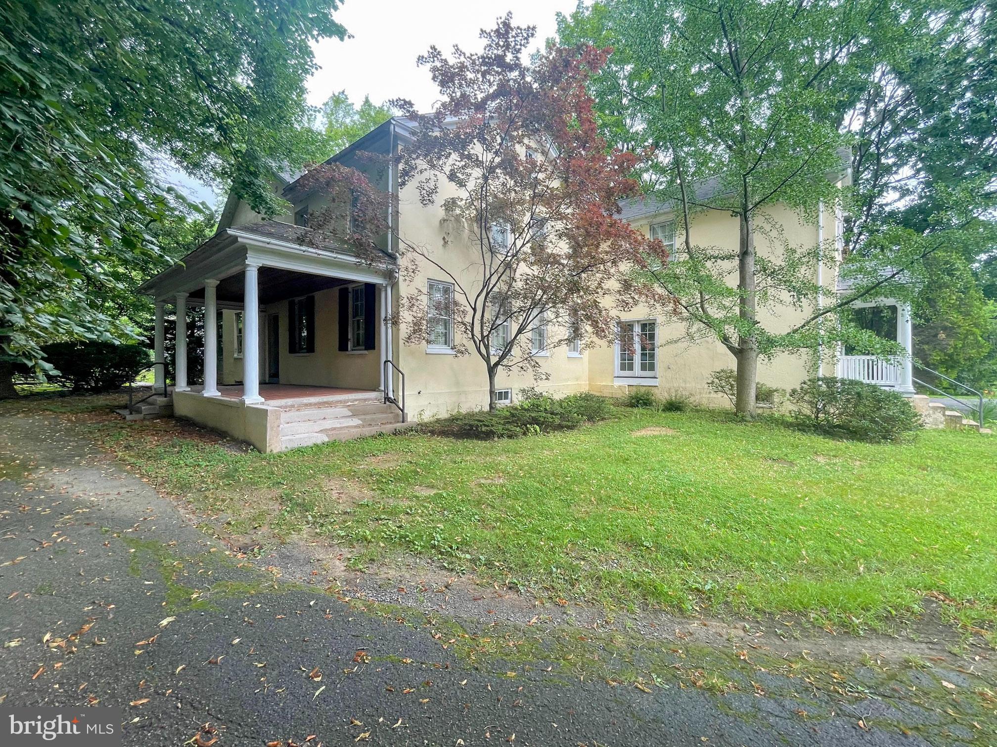 2419 LITITZ PIKE