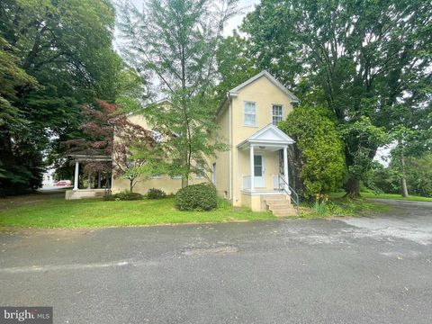 2419 LITITZ PIKE LANCASTER PA 17601