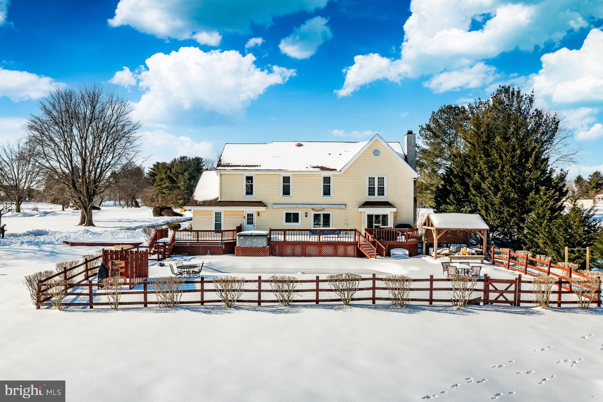 MEADOW WOODS - Residential