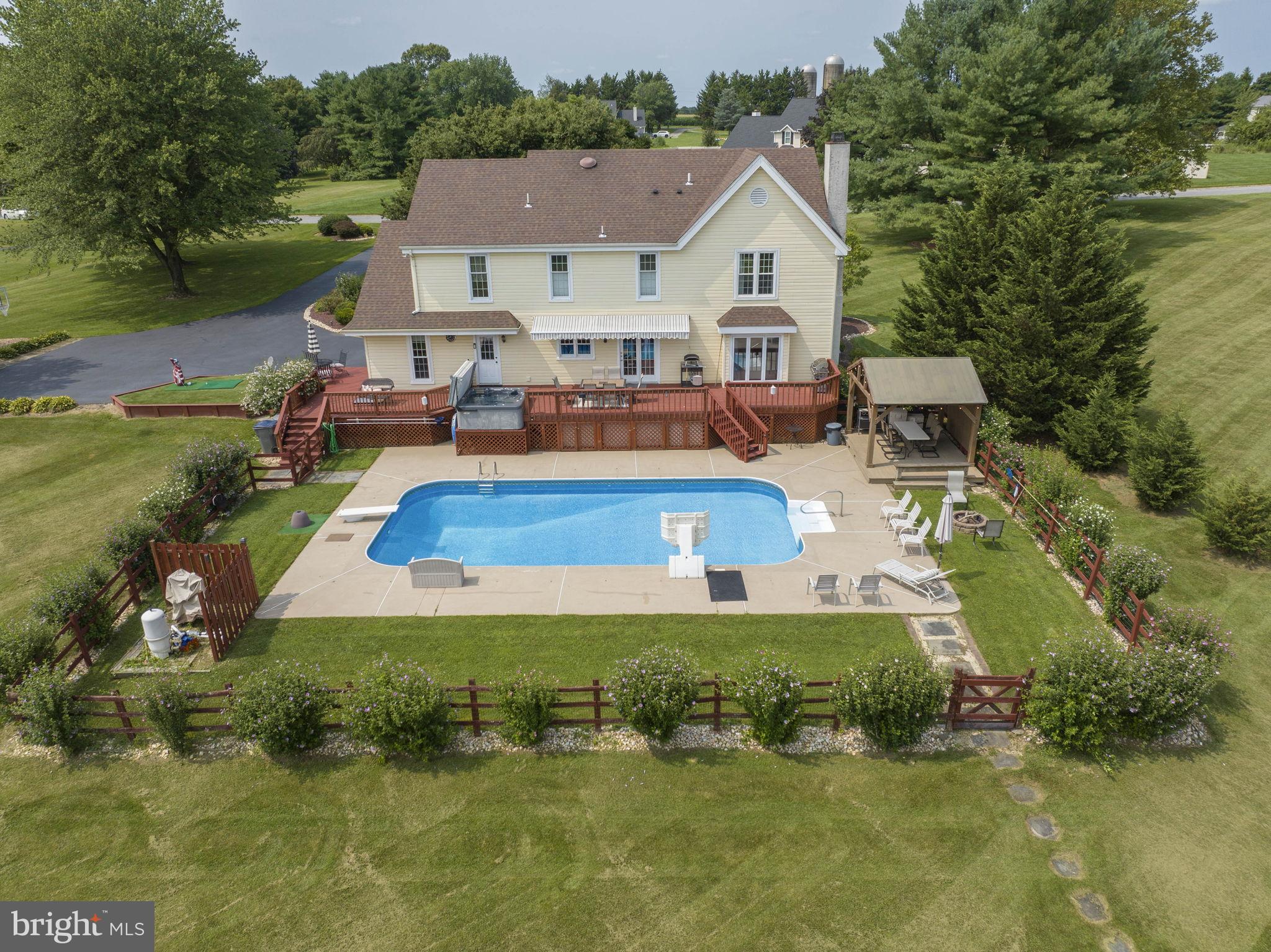 MEADOW WOODS - Residential