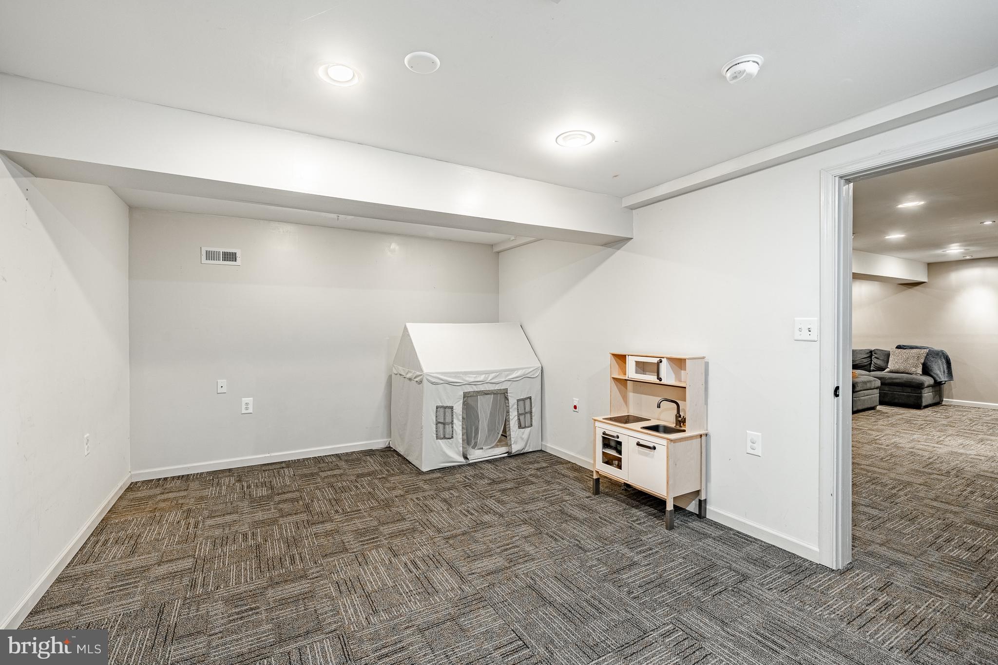 MEADOW WOODS - Residential