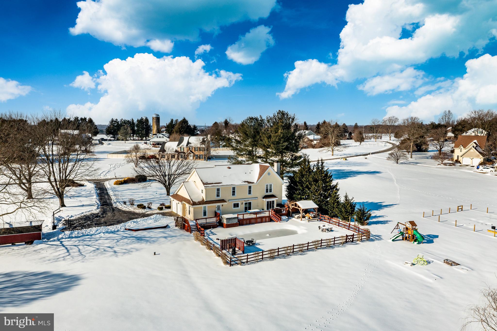 MEADOW WOODS - Residential