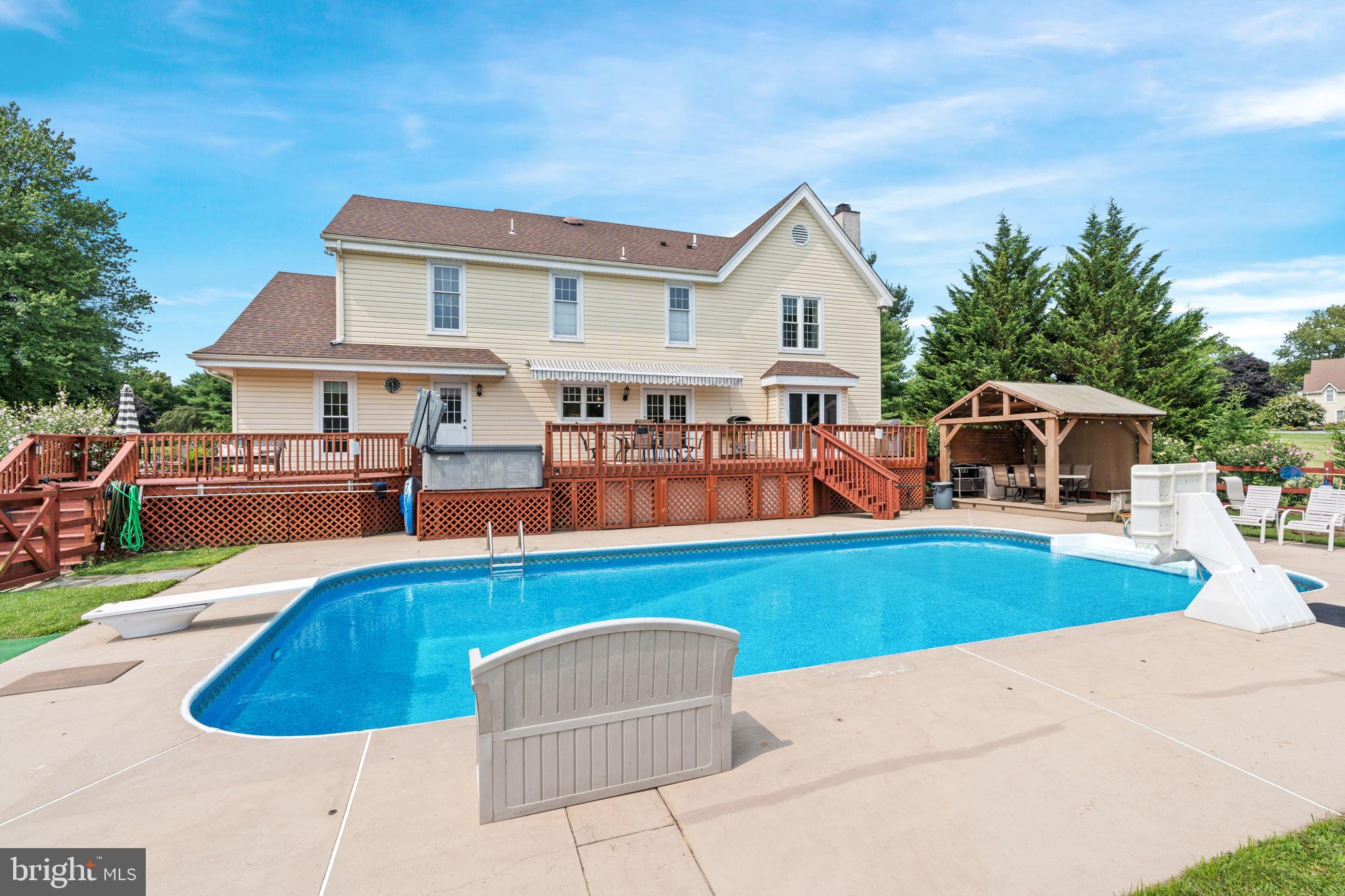 MEADOW WOODS - Residential