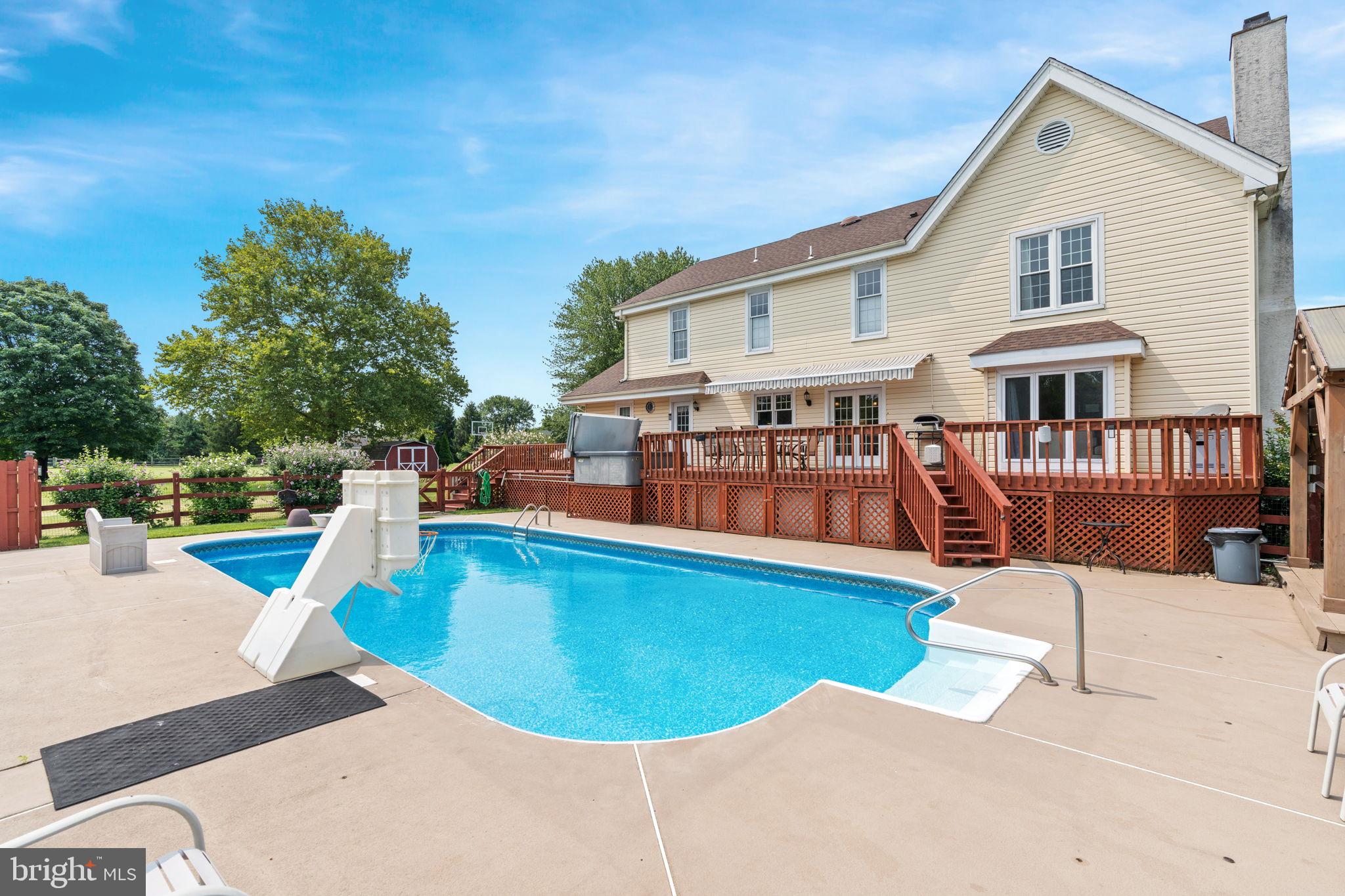 MEADOW WOODS - Residential