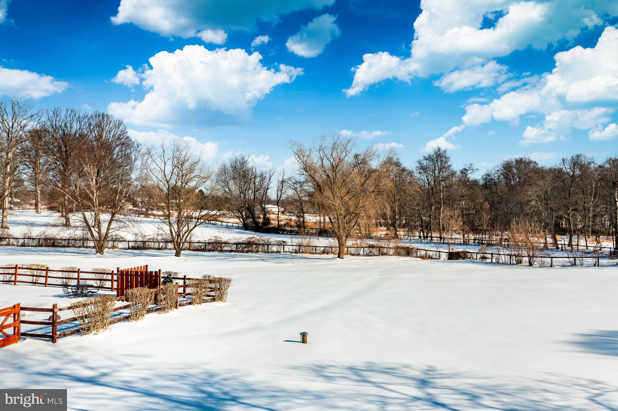 MEADOW WOODS - Residential