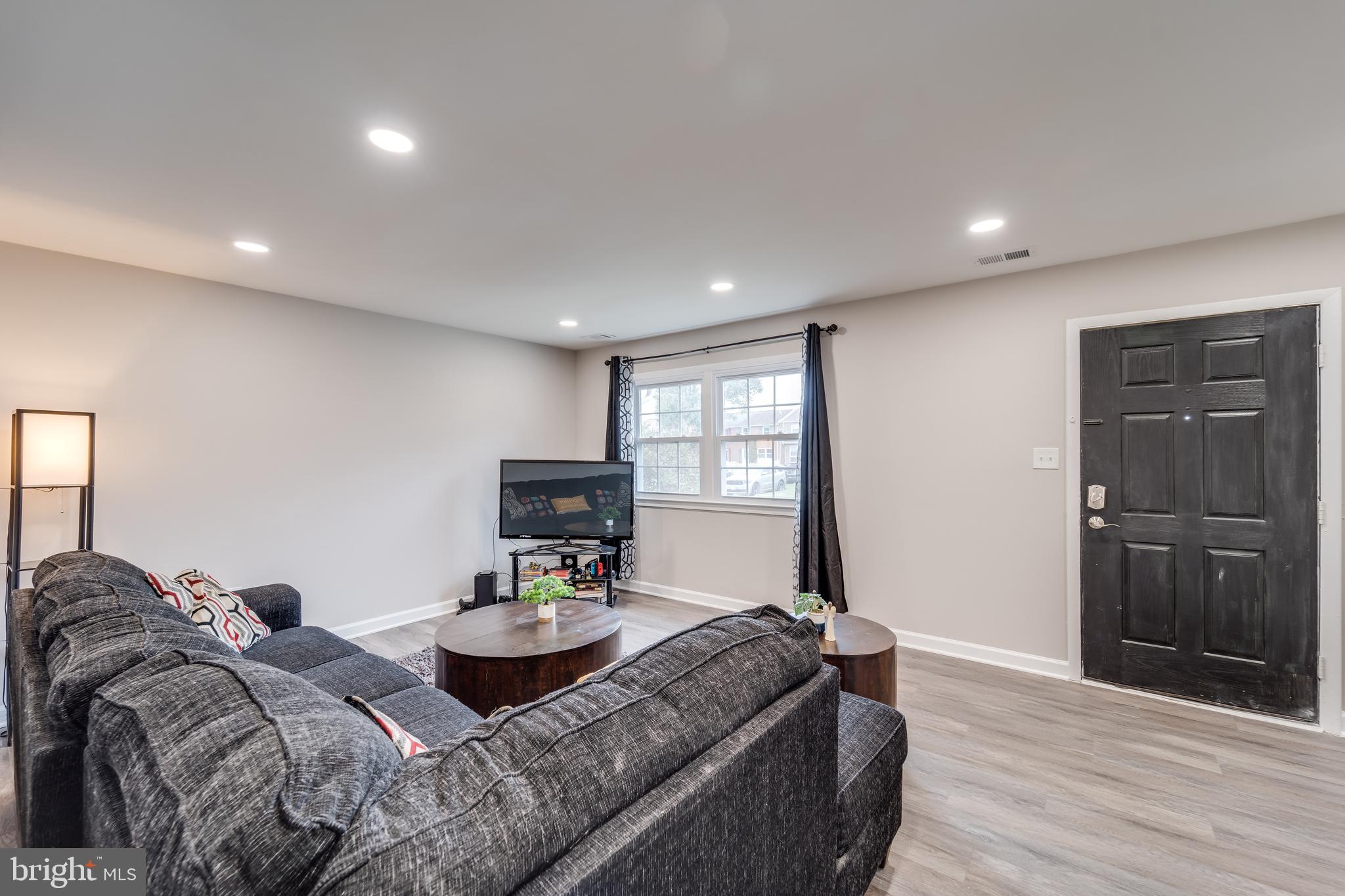 1717 FORT HENRY COURT
