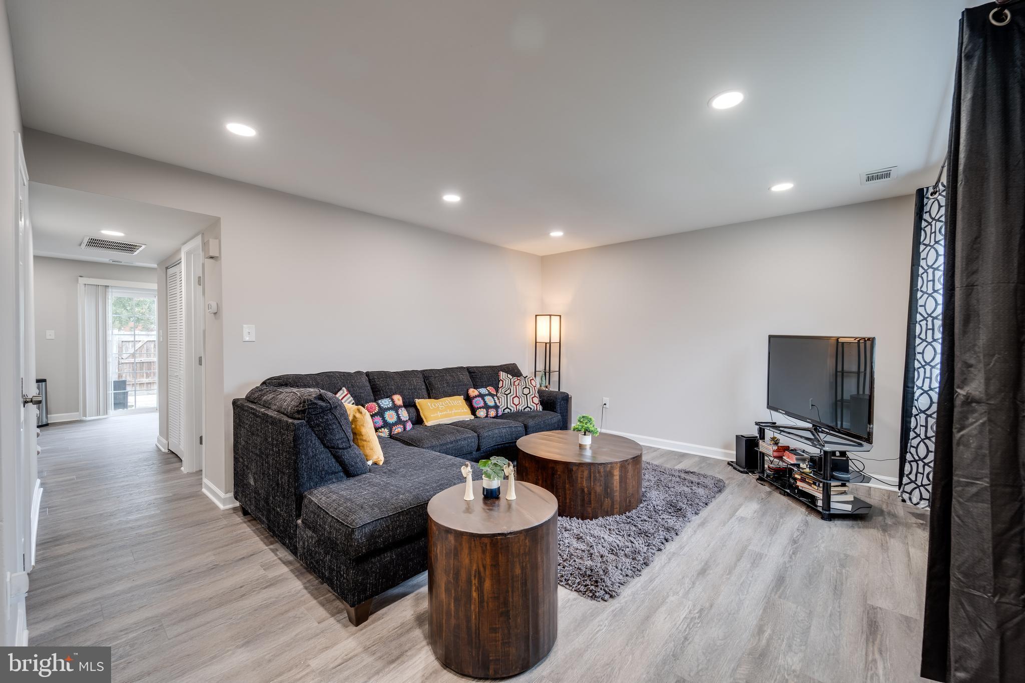 1717 FORT HENRY COURT