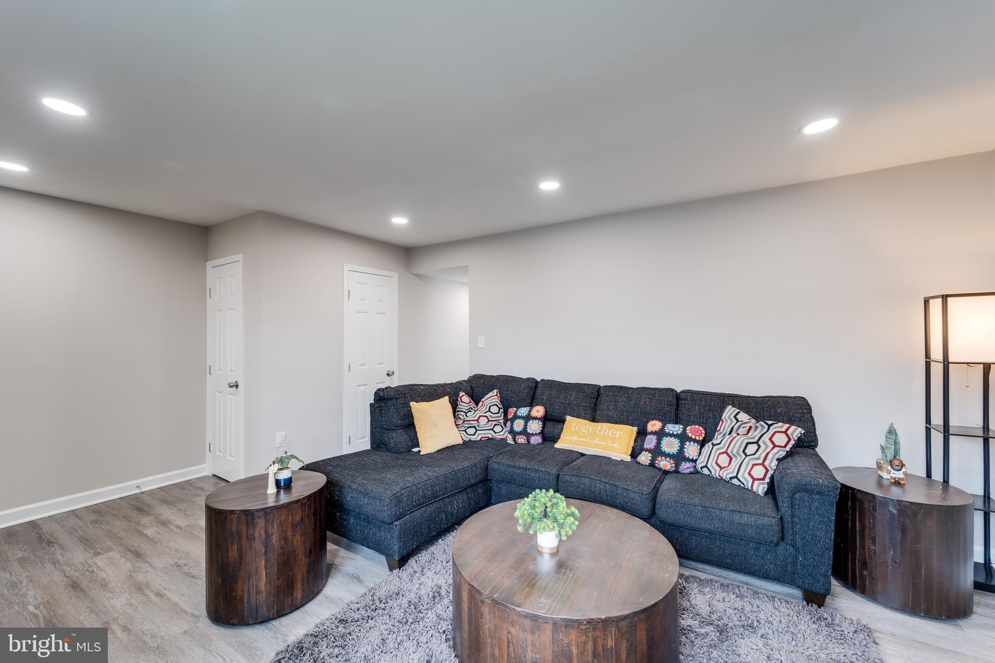 1717 FORT HENRY COURT