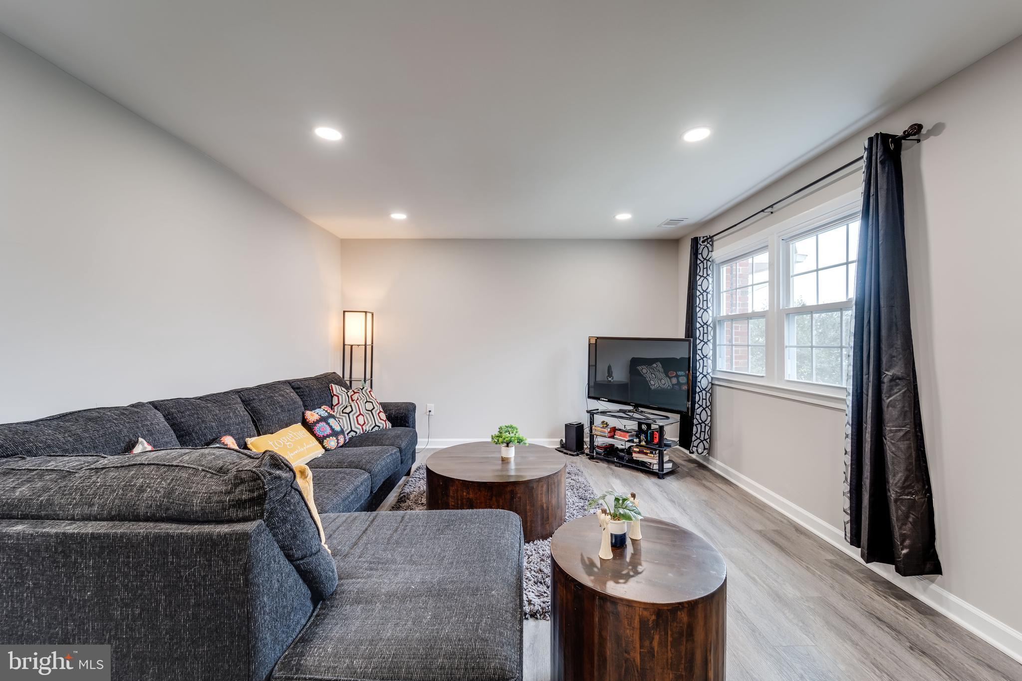 1717 FORT HENRY COURT
