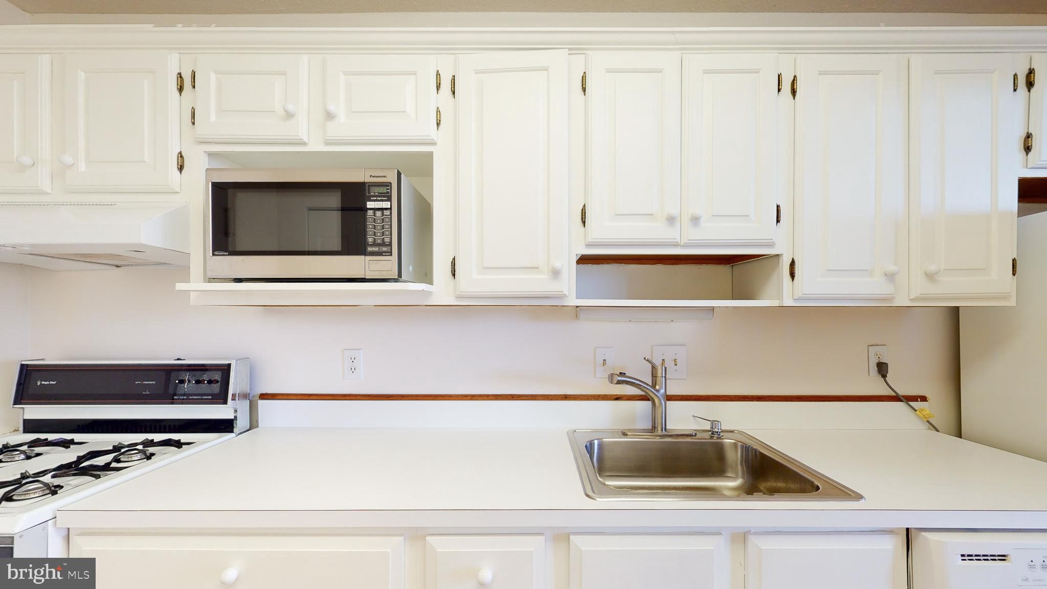 TOWERS IN WESTCHESTER PARK - Residential