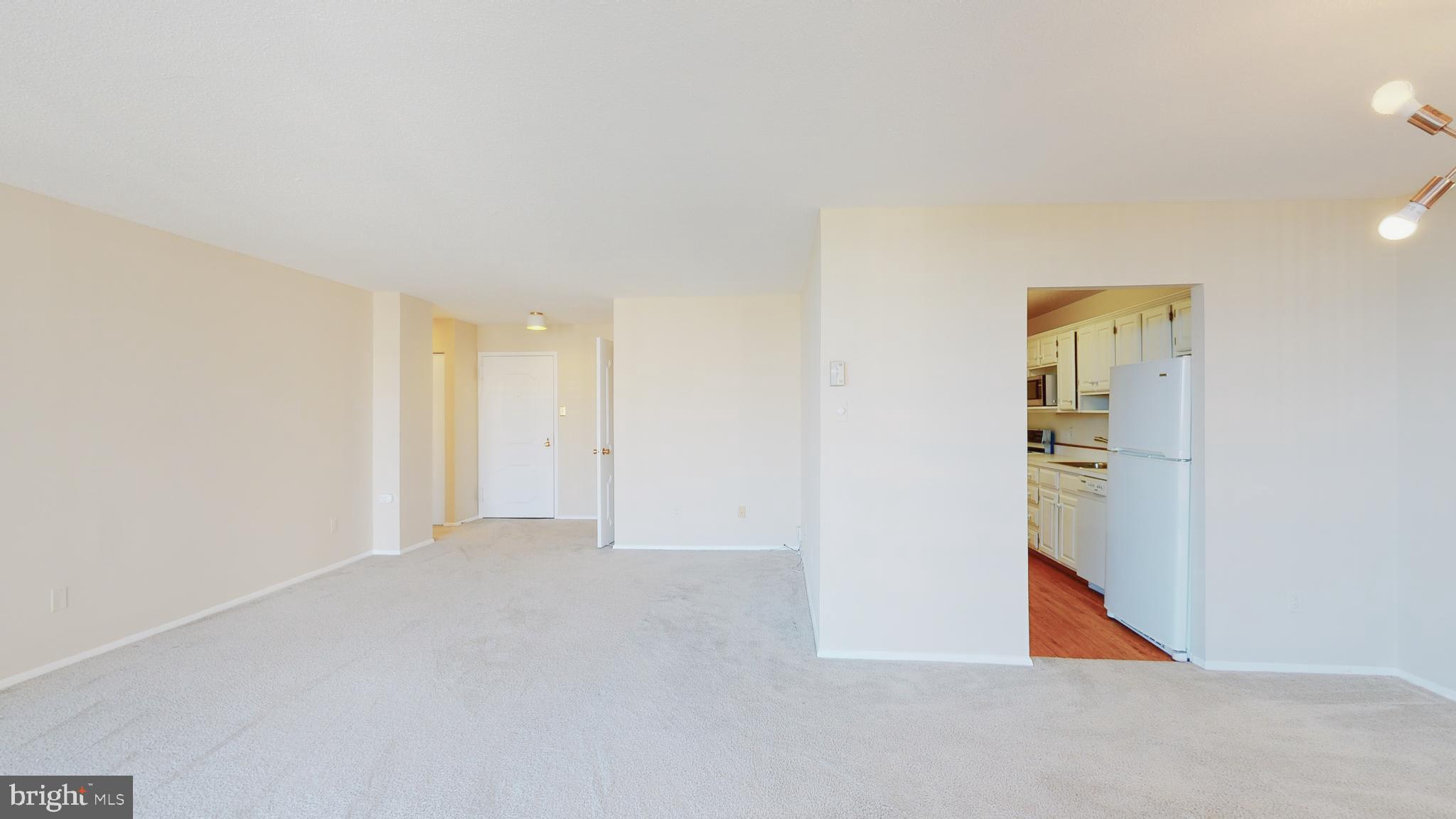 TOWERS IN WESTCHESTER PARK - Residential