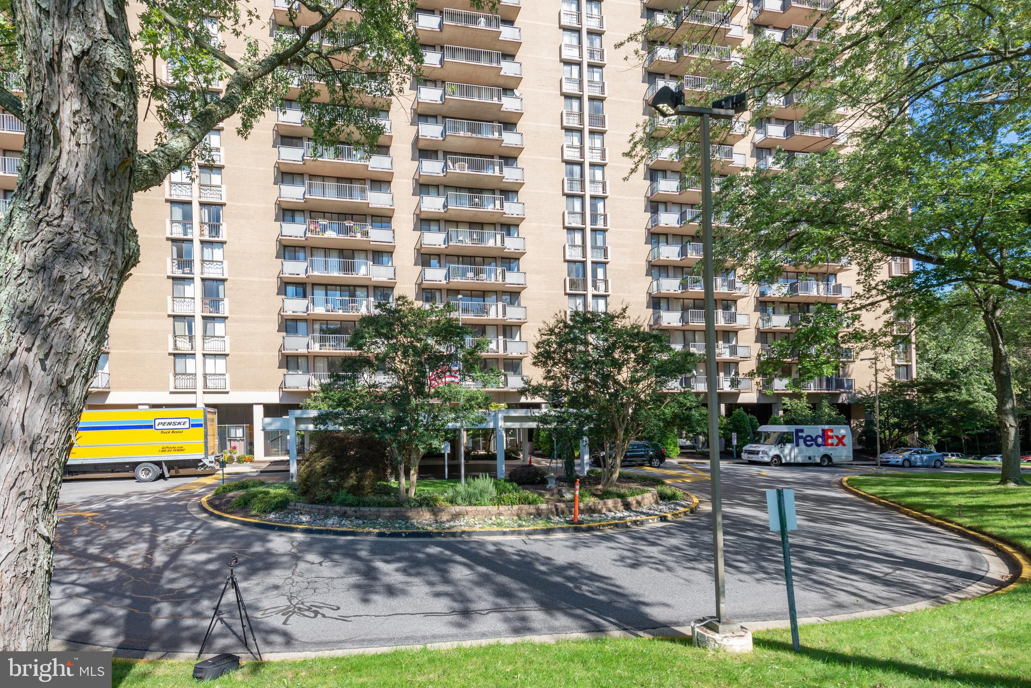 TOWERS IN WESTCHESTER PARK - Residential