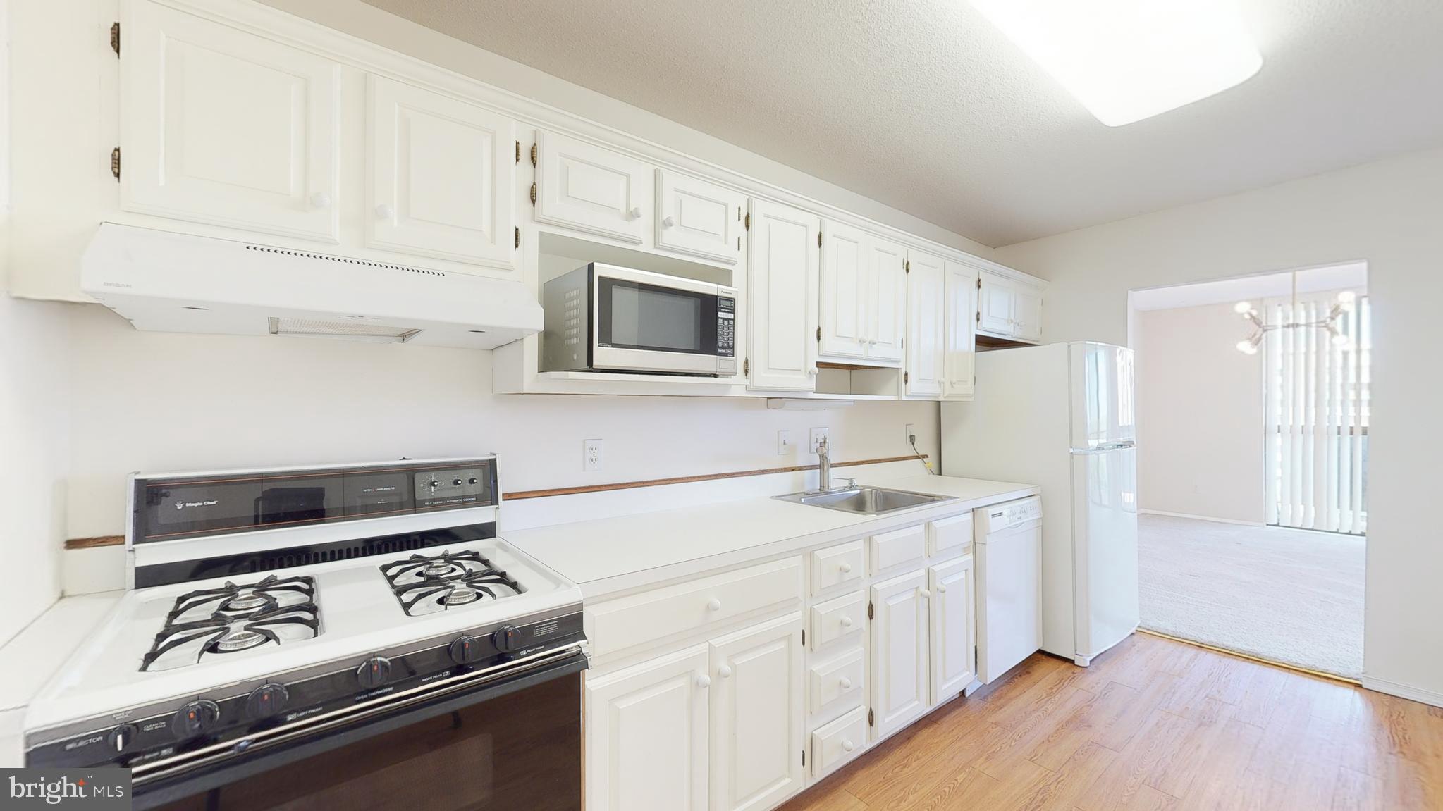 TOWERS IN WESTCHESTER PARK - Residential