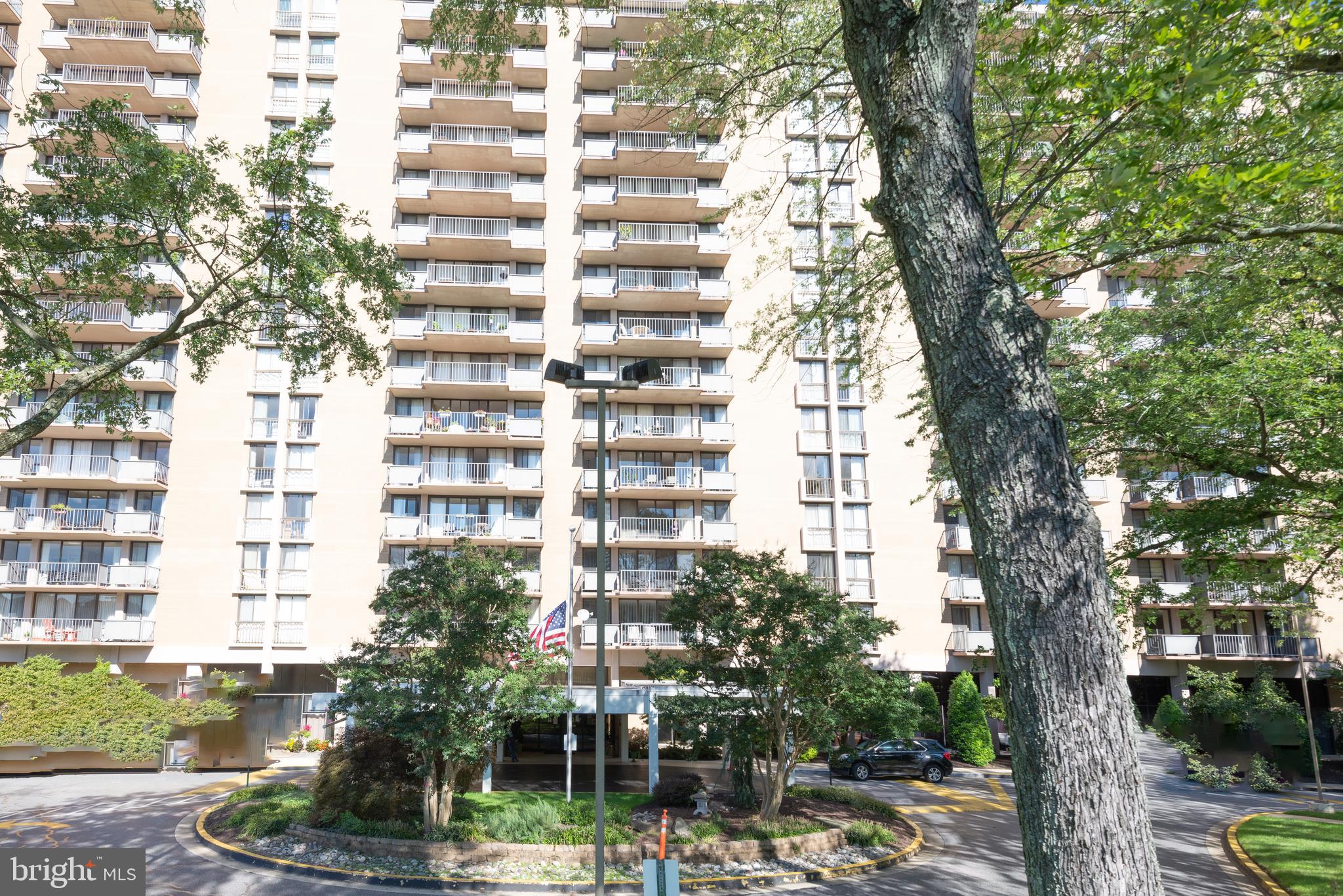 TOWERS IN WESTCHESTER PARK - Residential